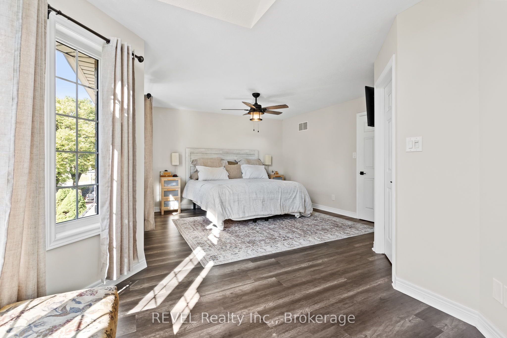 98 Debora Drive Property Photo 29