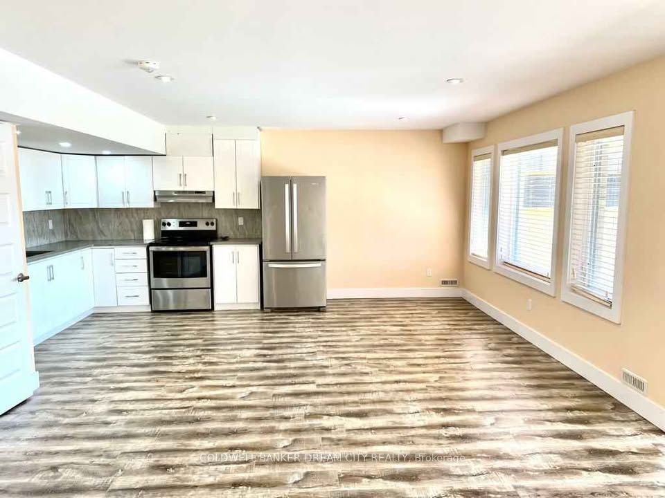 1236 Medway Park Drive (lower) Property Photo 3
