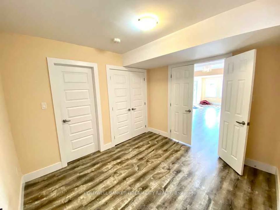 1236 Medway Park Drive (lower) Property Photo 6