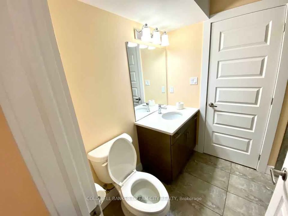 1236 Medway Park Drive (lower) Property Photo 8