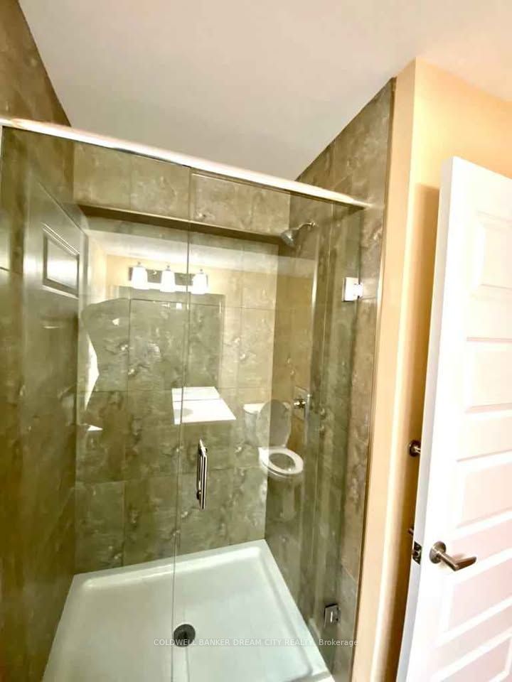 1236 Medway Park Drive (lower) Property Photo 9