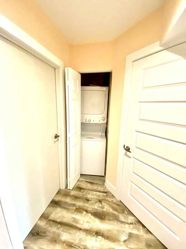 1236 Medway Park Drive (lower) Property Photo 10
