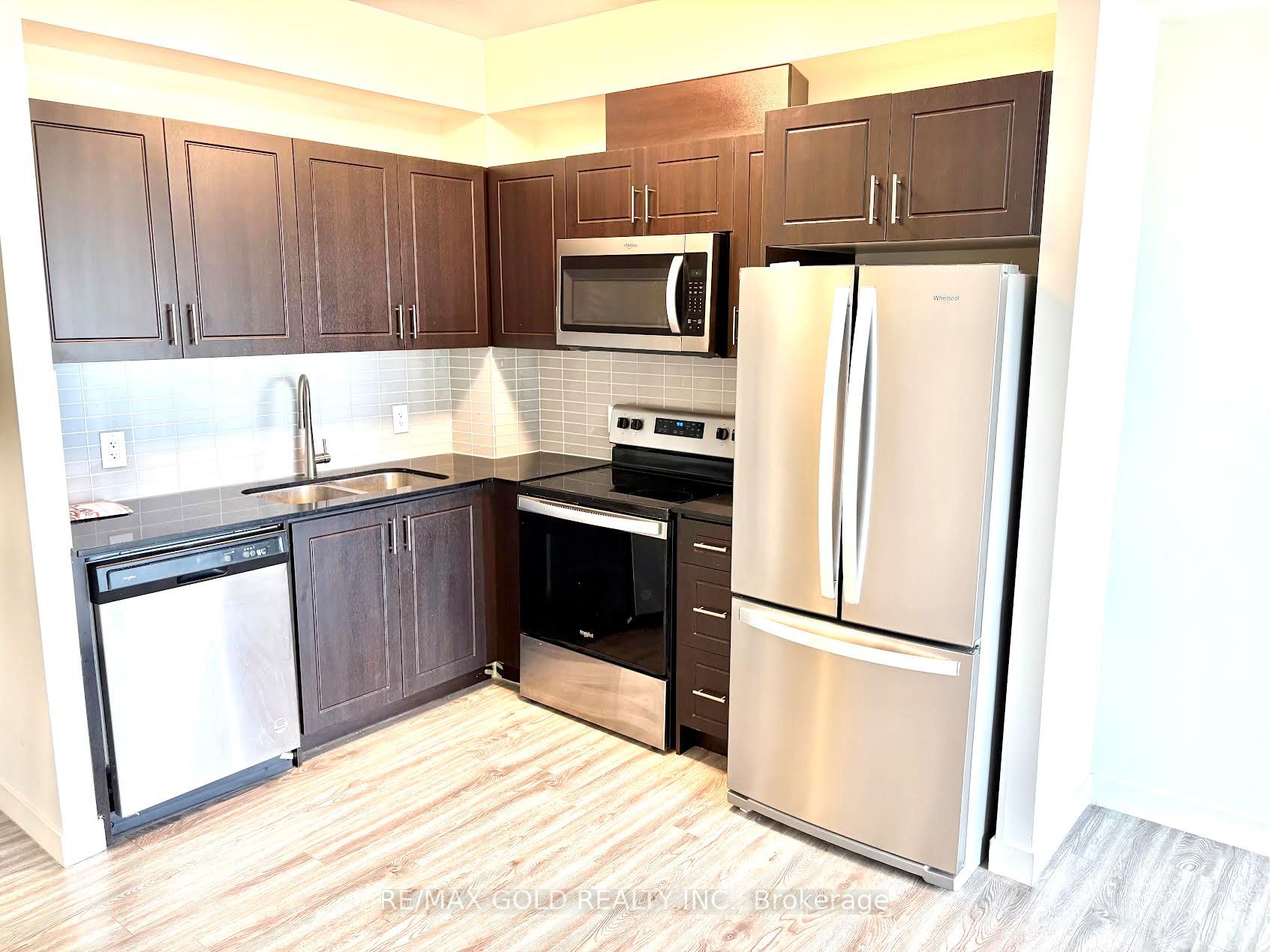 128 King Street N 611 Property Photo 6