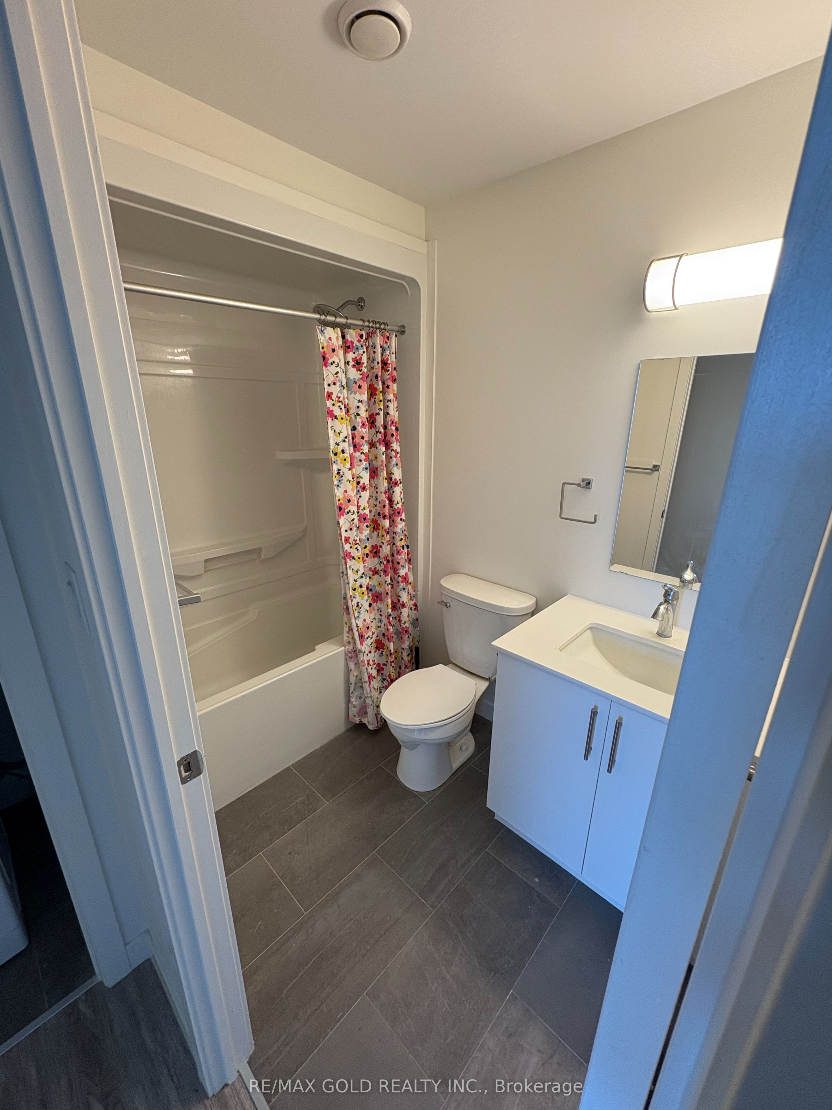 128 King Street N 611 Property Photo 13