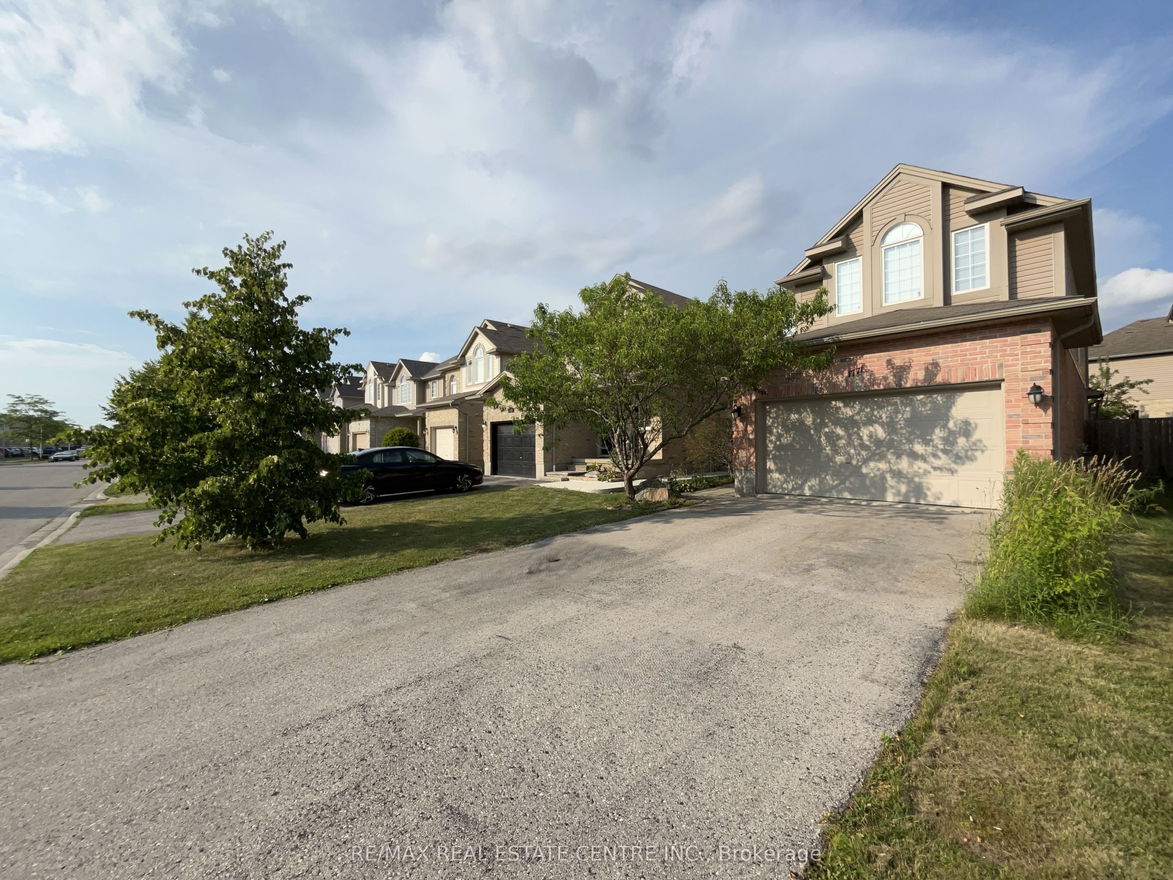 1771 Mickleborough Drive W Property Photo 2
