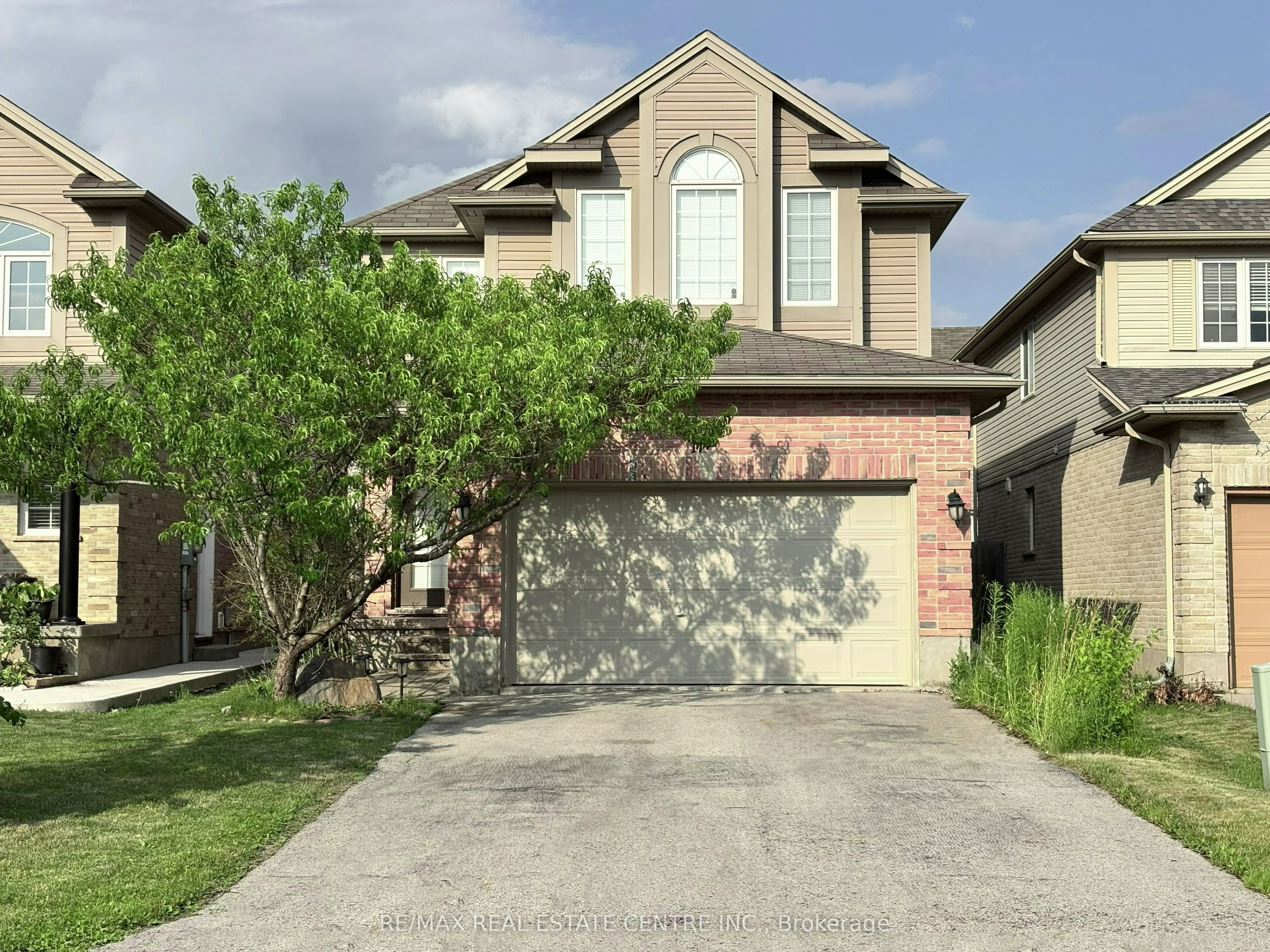 1771 Mickleborough Drive W Property Photo 3