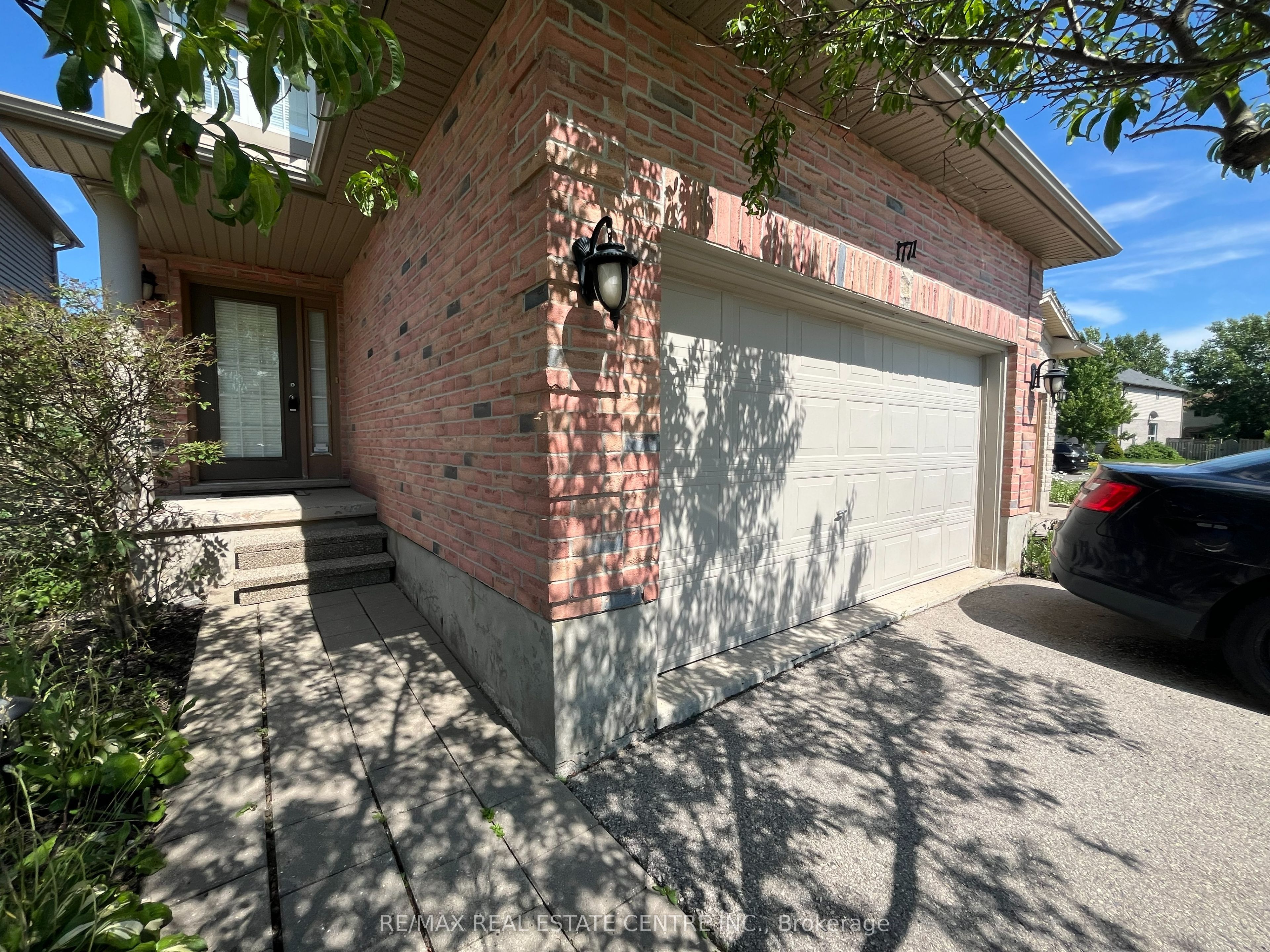 1771 Mickleborough Drive W Property Photo 4