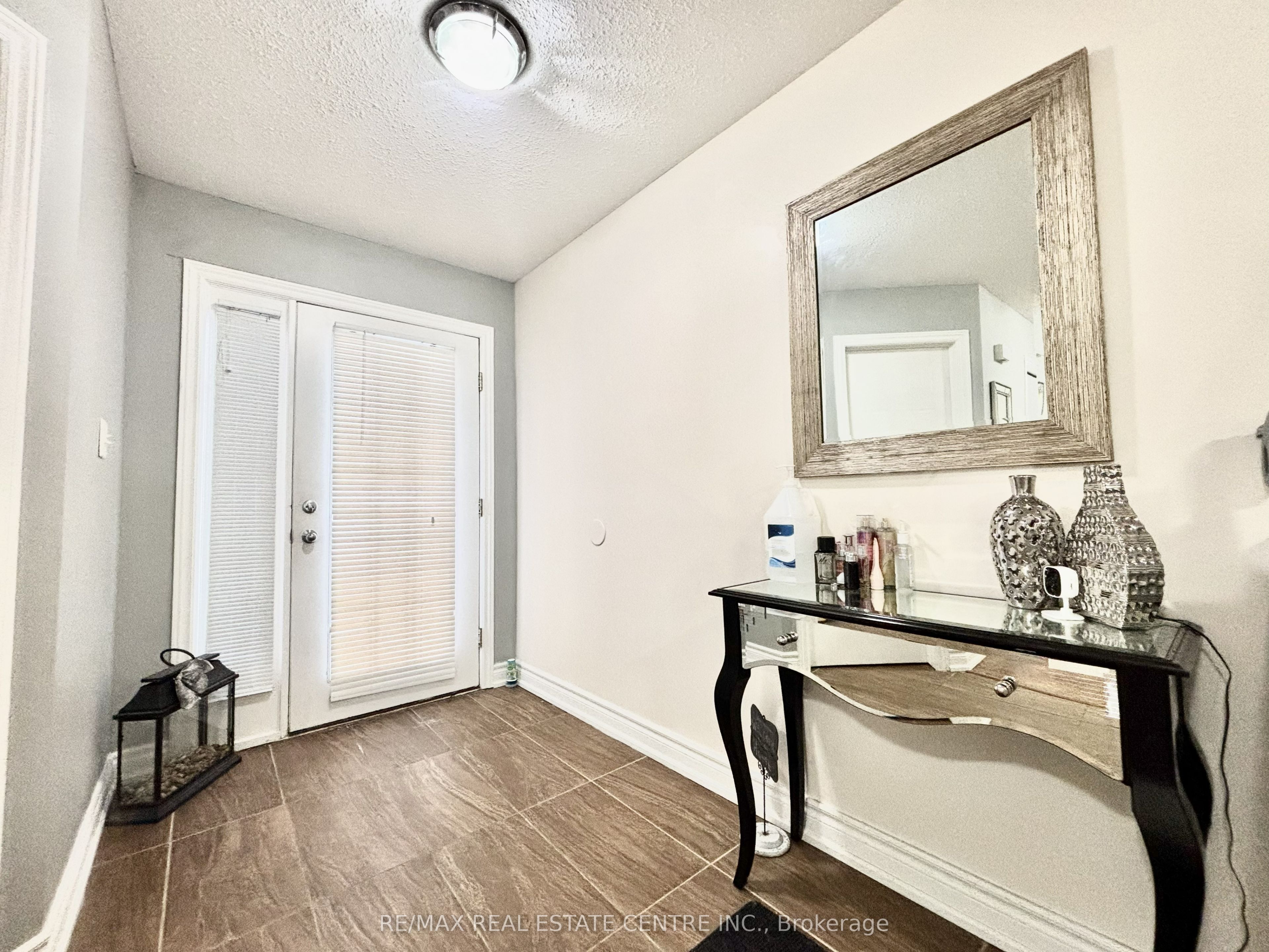 1771 Mickleborough Drive W Property Photo 6