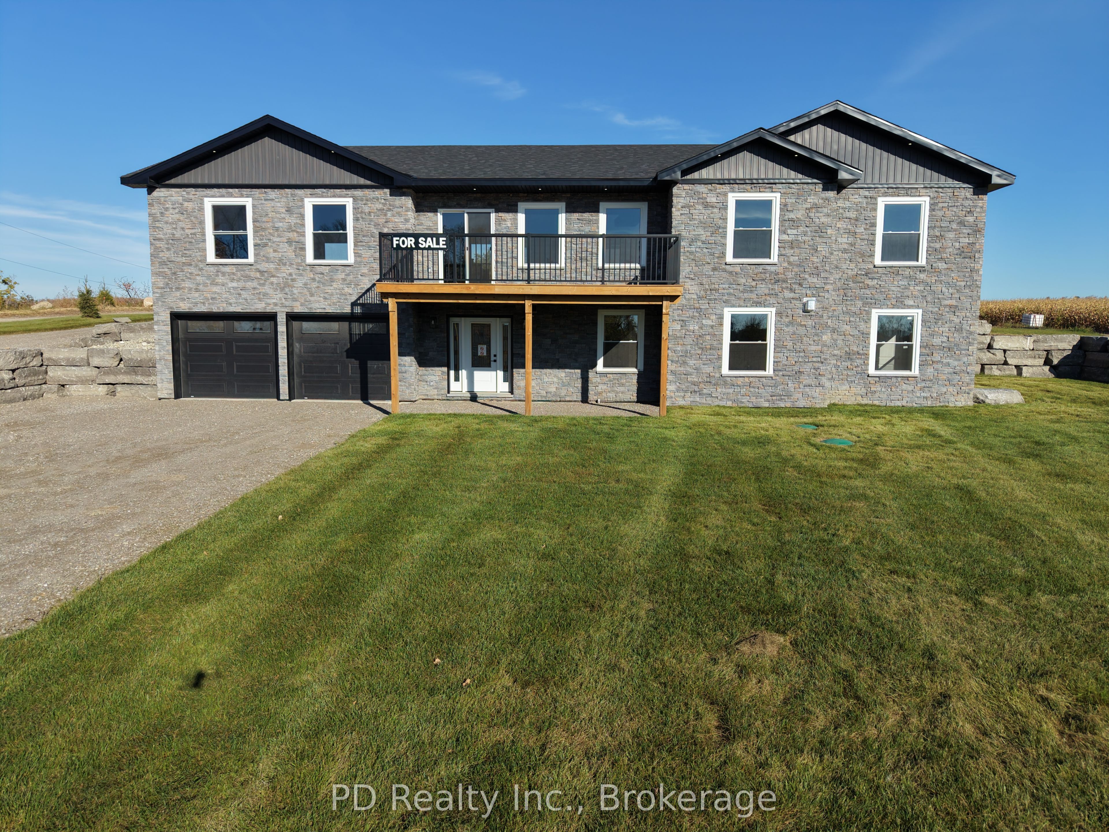 2467 Queen Mary Street Property Photo 1