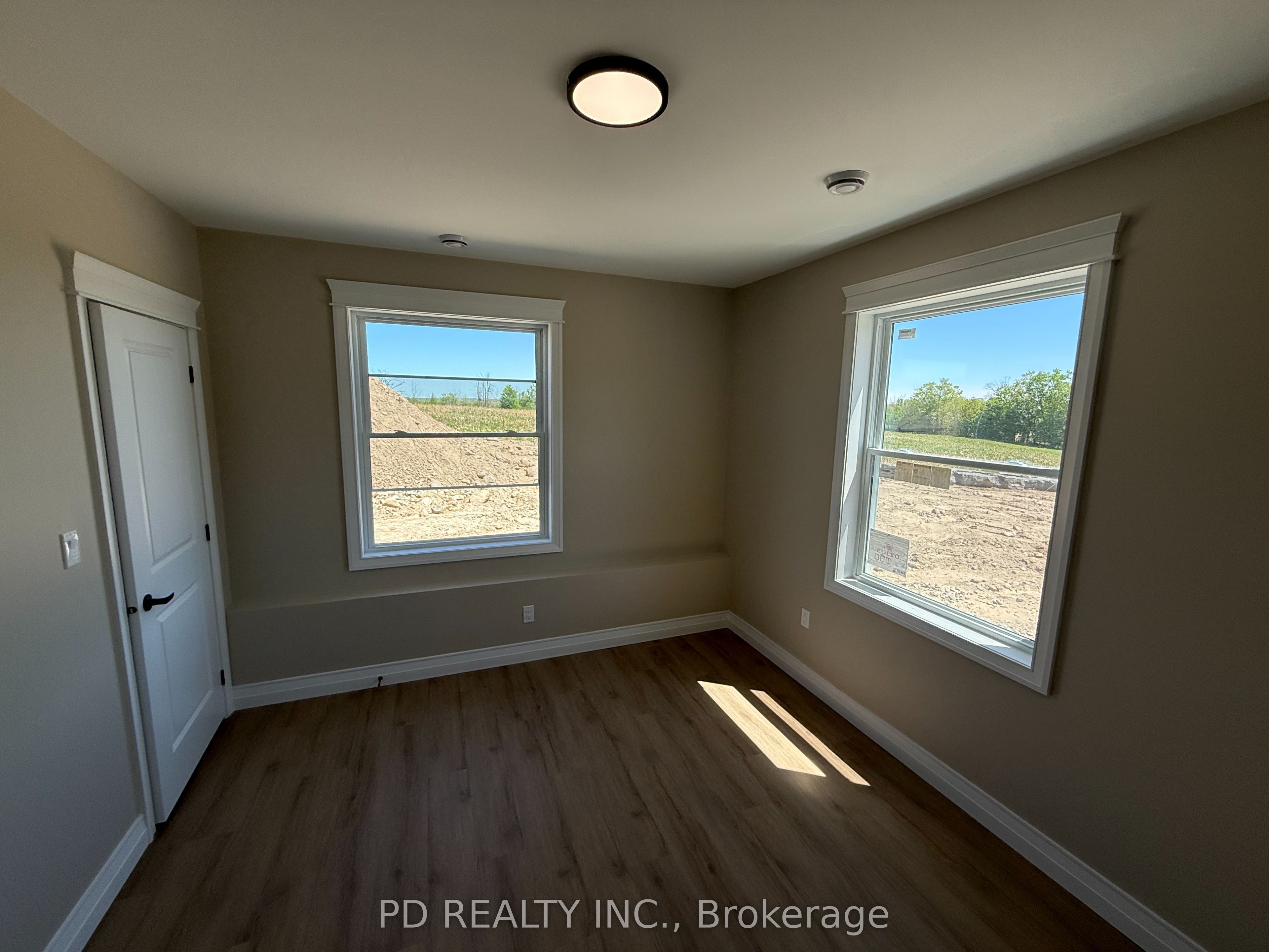 2467 Queen Mary Street Property Photo 20