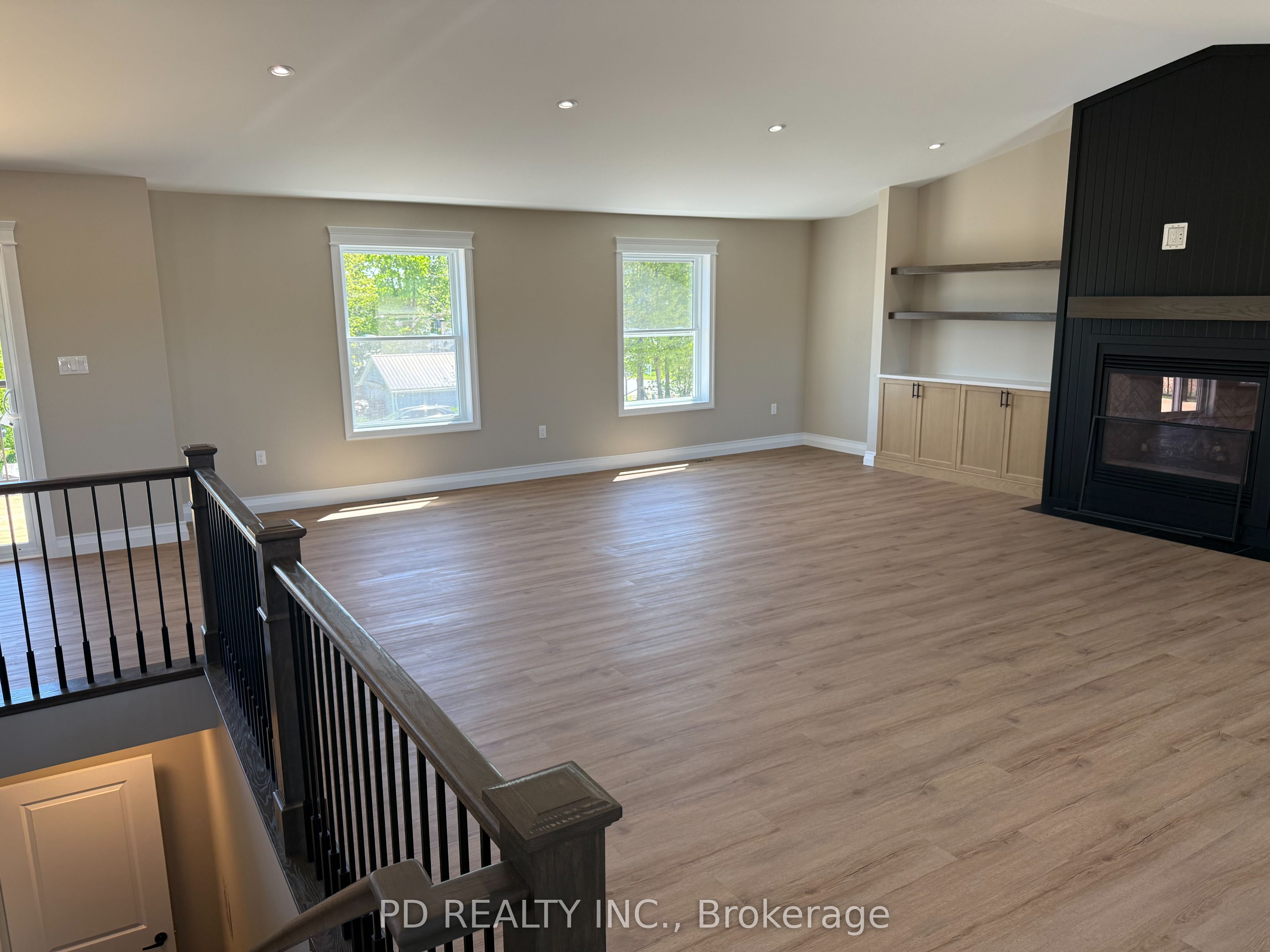 2467 Queen Mary Street Property Photo 30