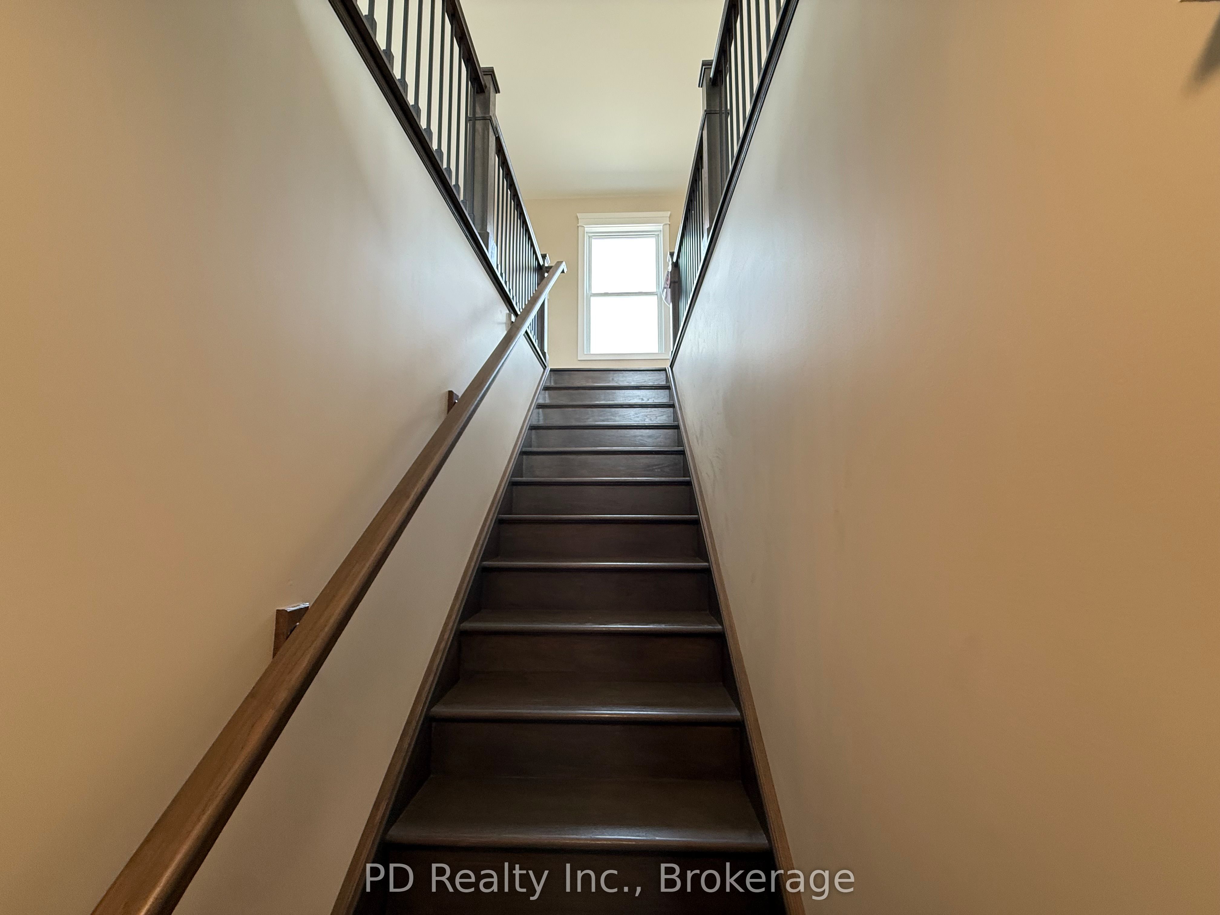 2467 Queen Mary Street Property Photo 35