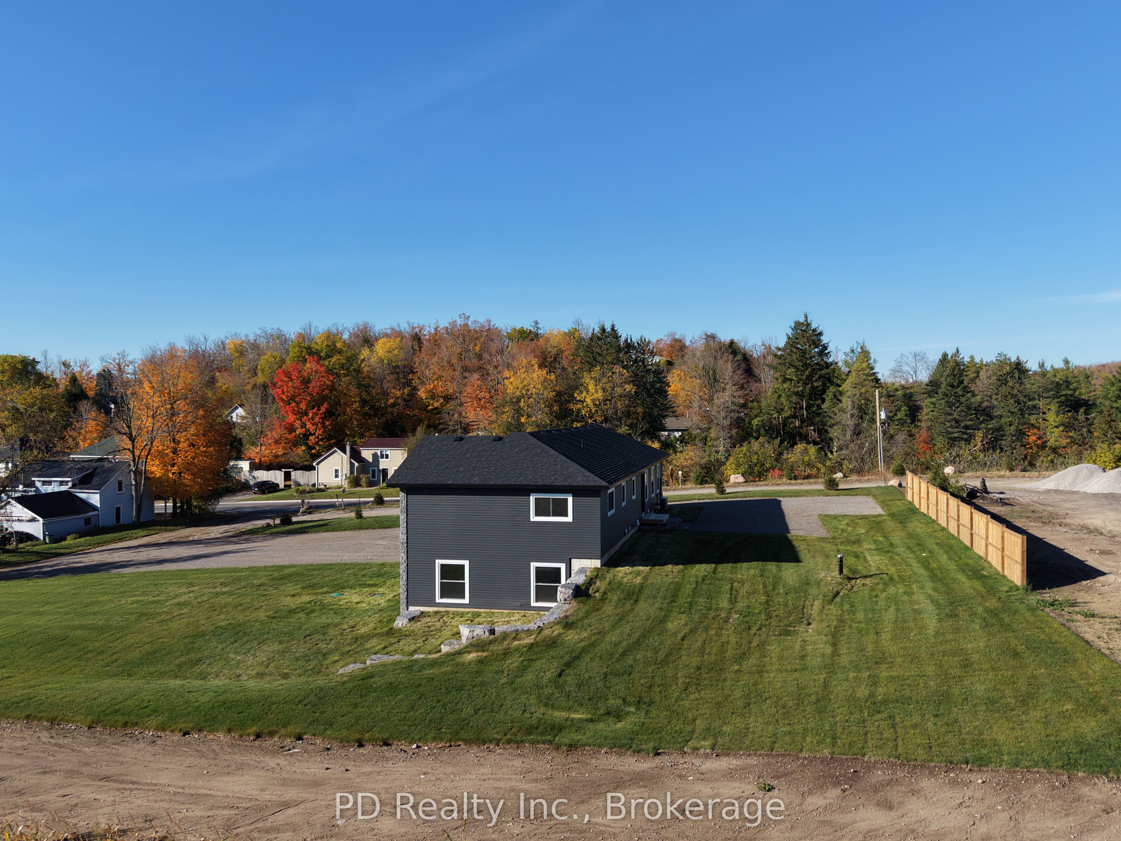 2467 Queen Mary Street Property Photo 44