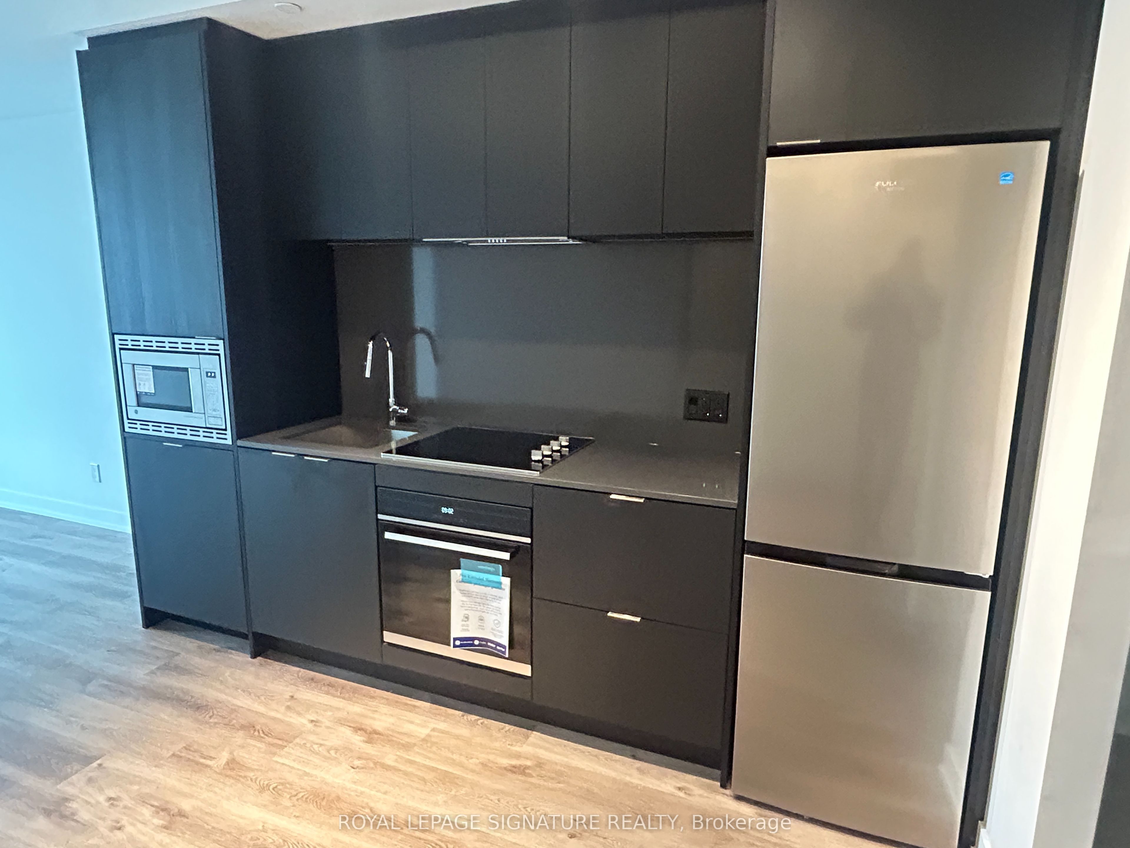 101 John Street N 616 Property Photo 2