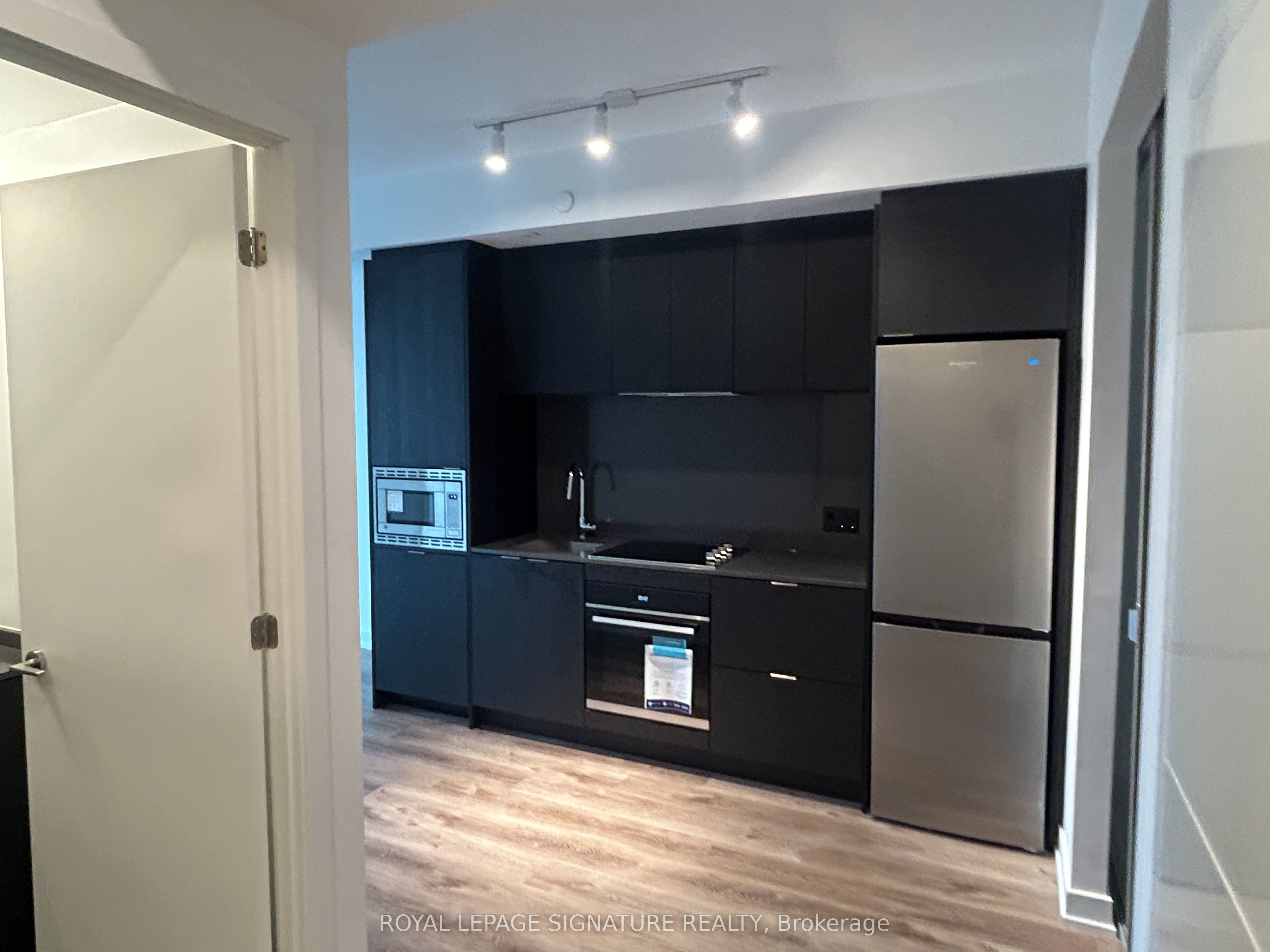 101 John Street N 616 Property Photo 5