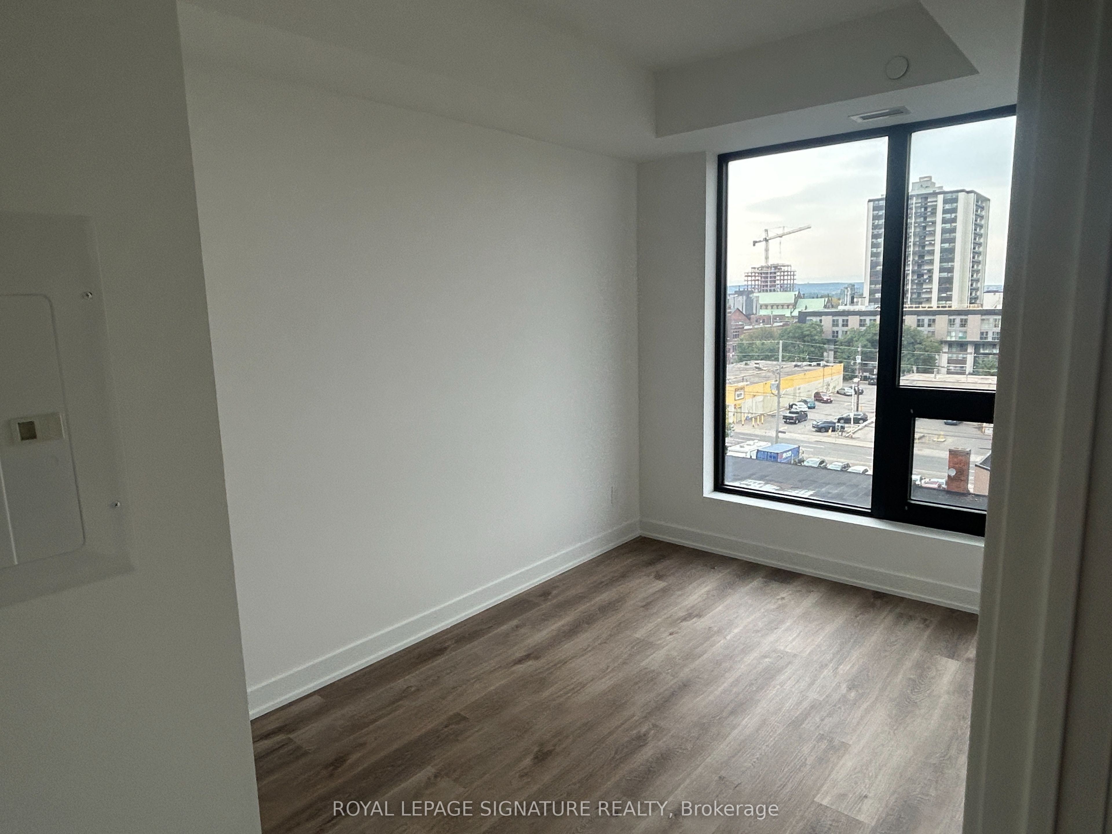 101 John Street N 616 Property Photo 8