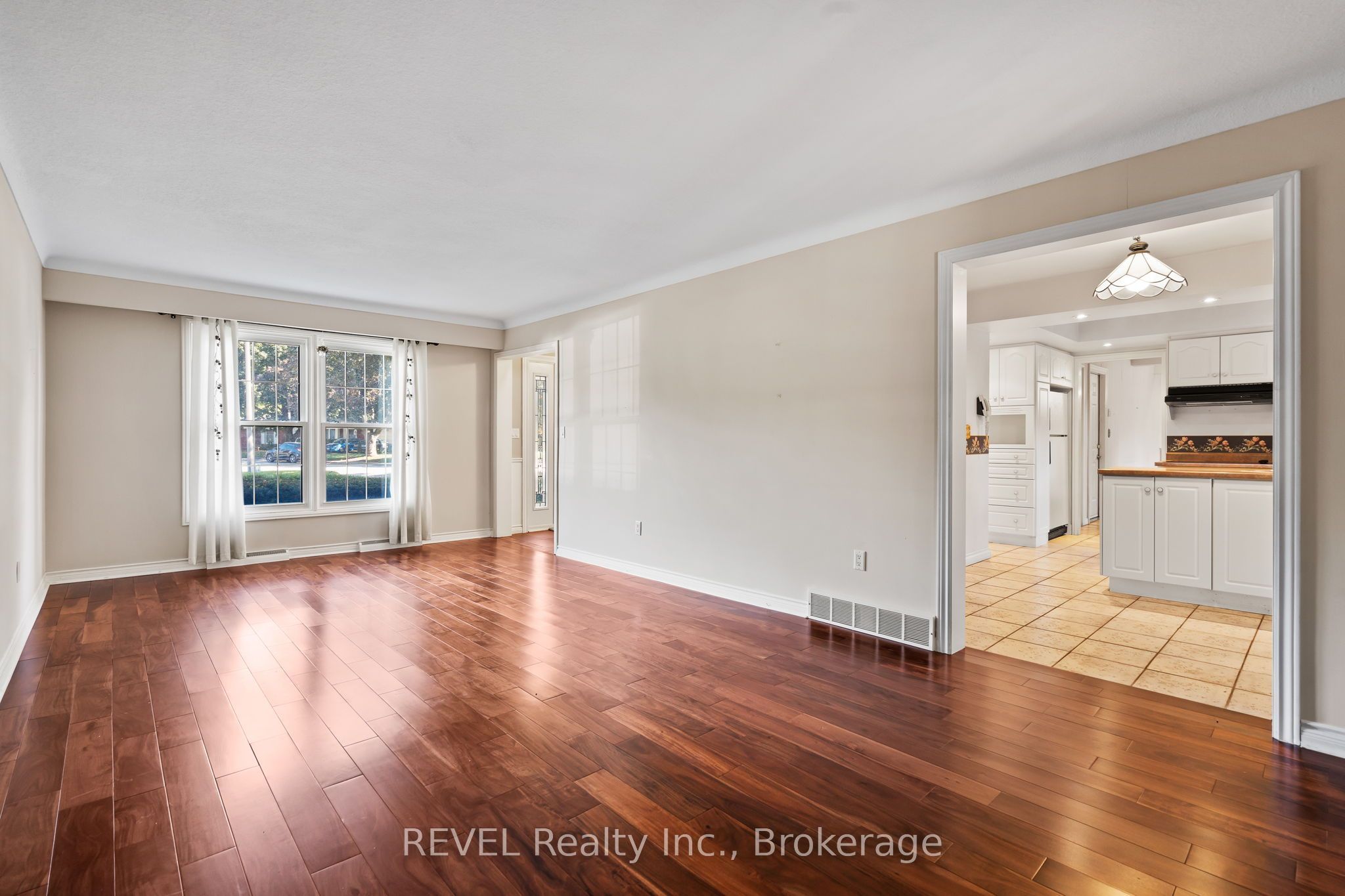 3839 Potter Heights Property Photo 6
