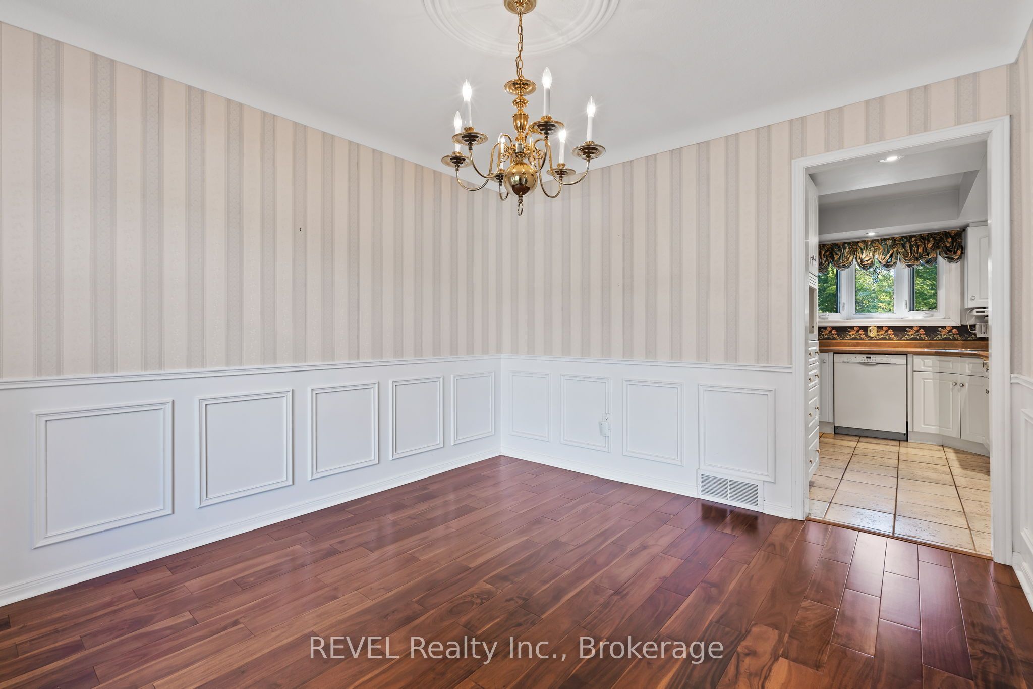 3839 Potter Heights Property Photo 8
