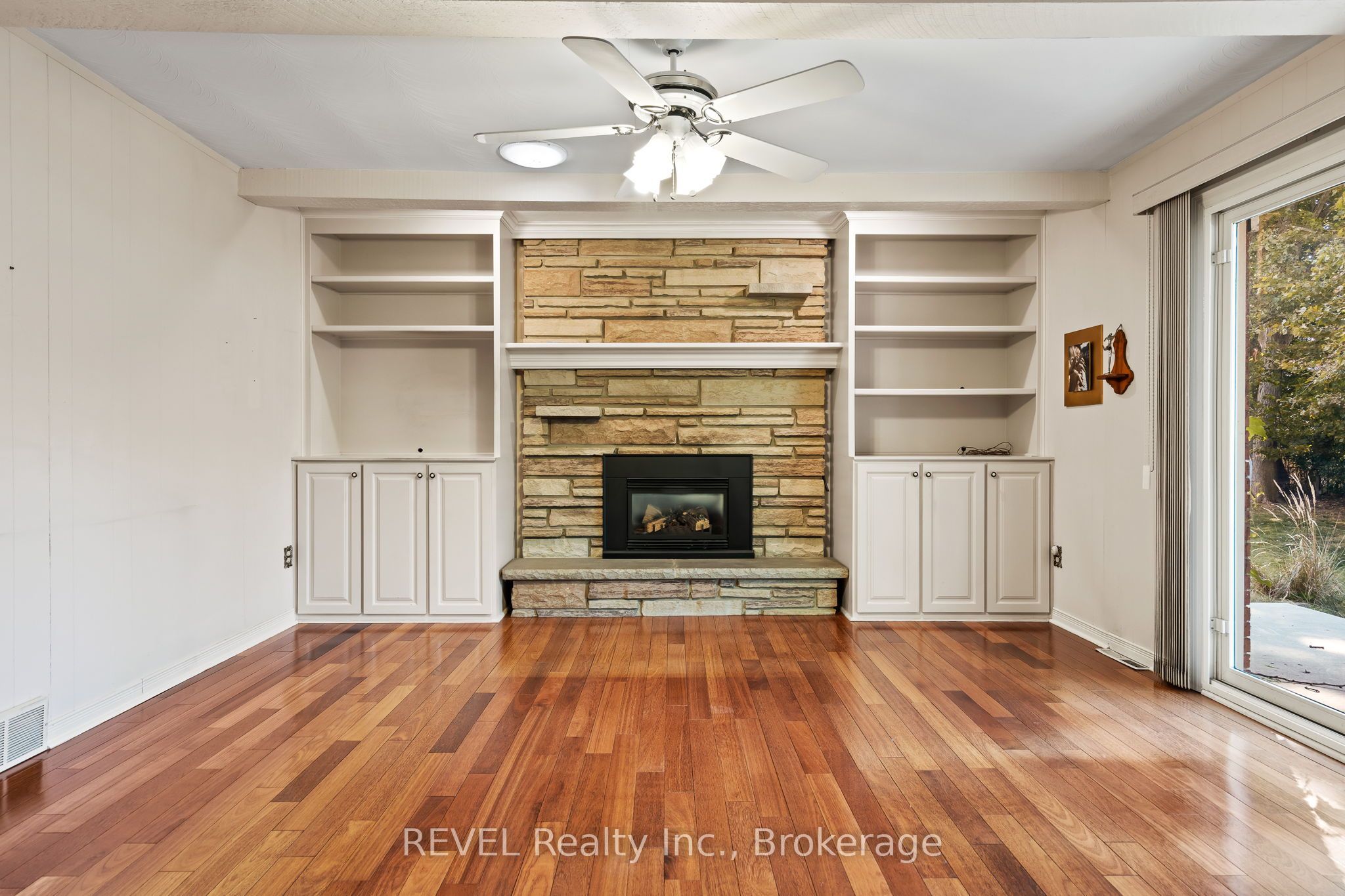3839 Potter Heights Property Photo 10