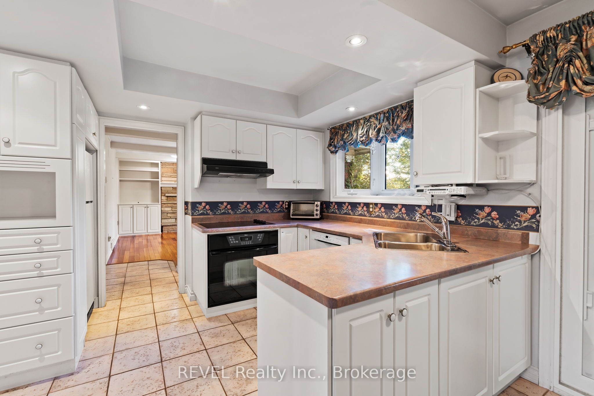 3839 Potter Heights Property Photo 11