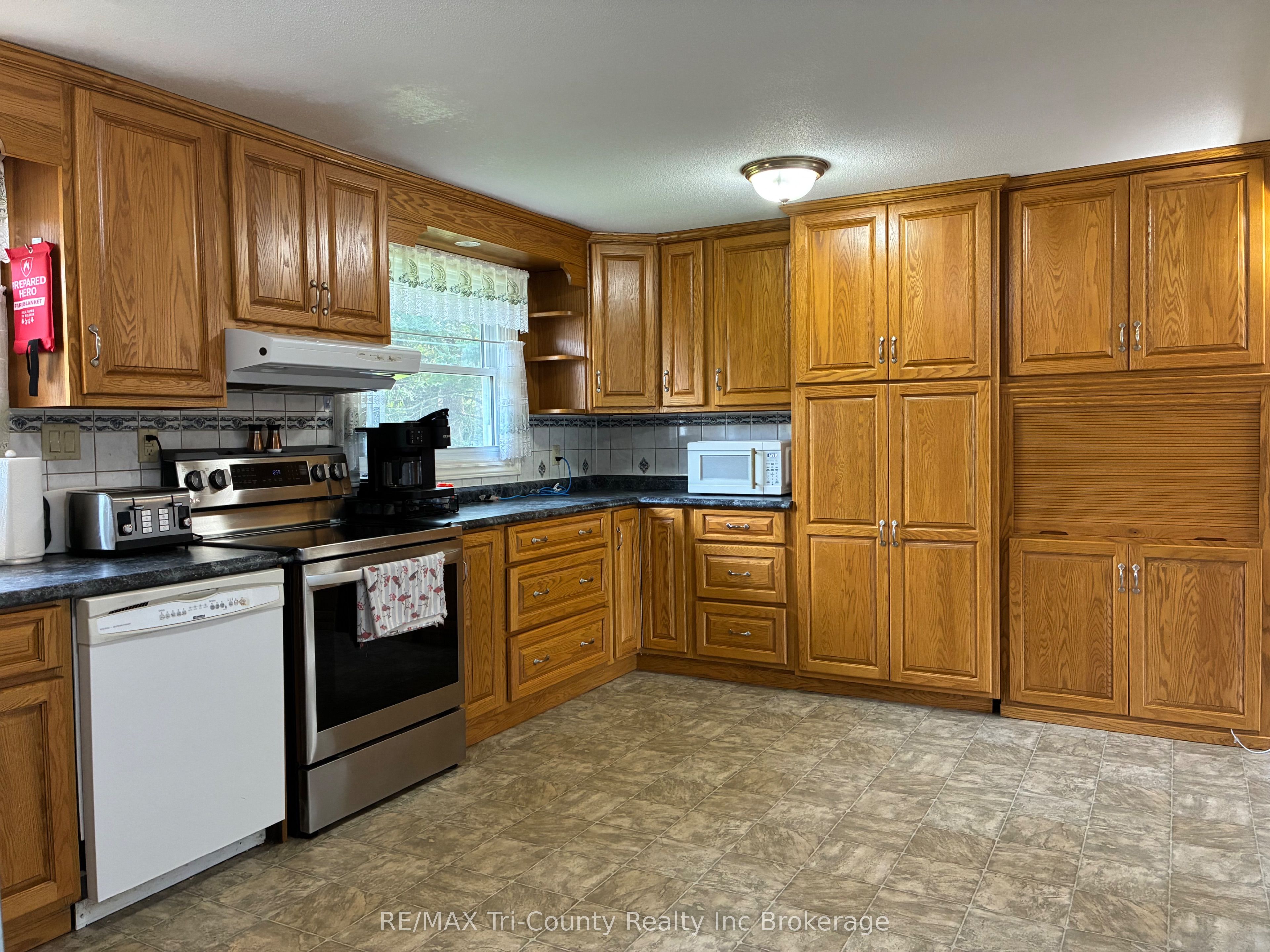 10 Elizabeth Street Property Photo 14