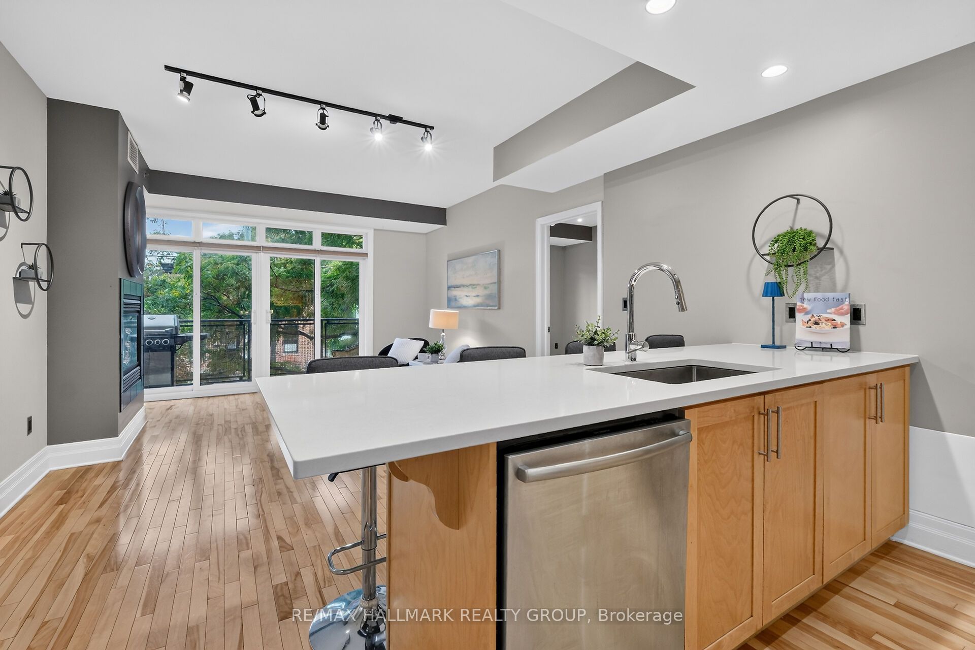 457 Mcleod Street 210 Property Photo 12