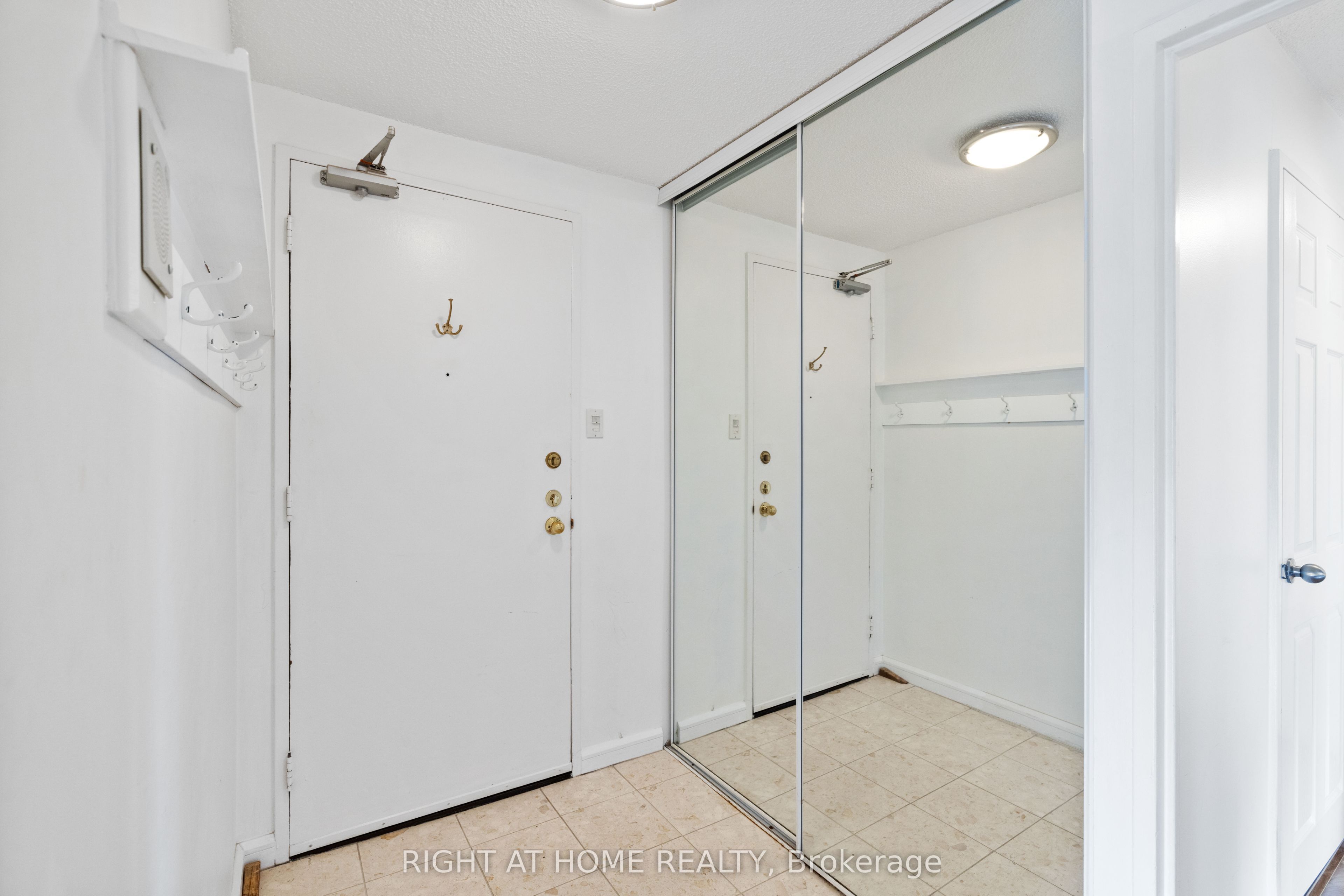 1081 Ambleside Drive 306 Property Photo 4