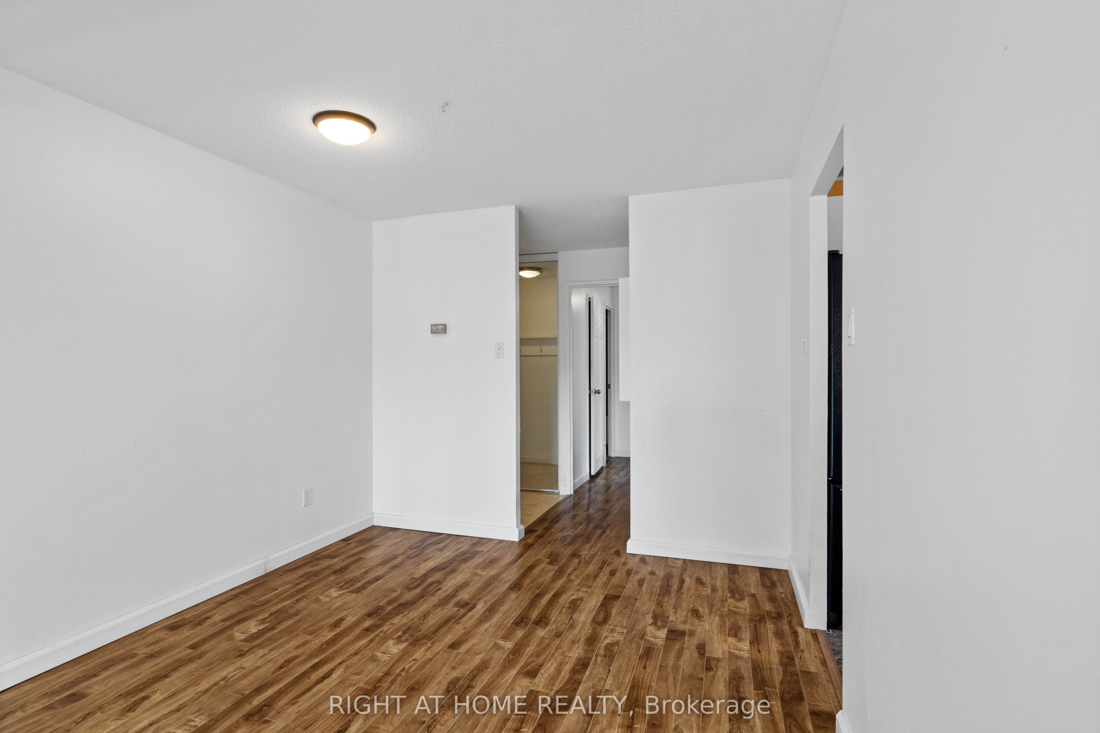 1081 Ambleside Drive 306 Property Photo 5