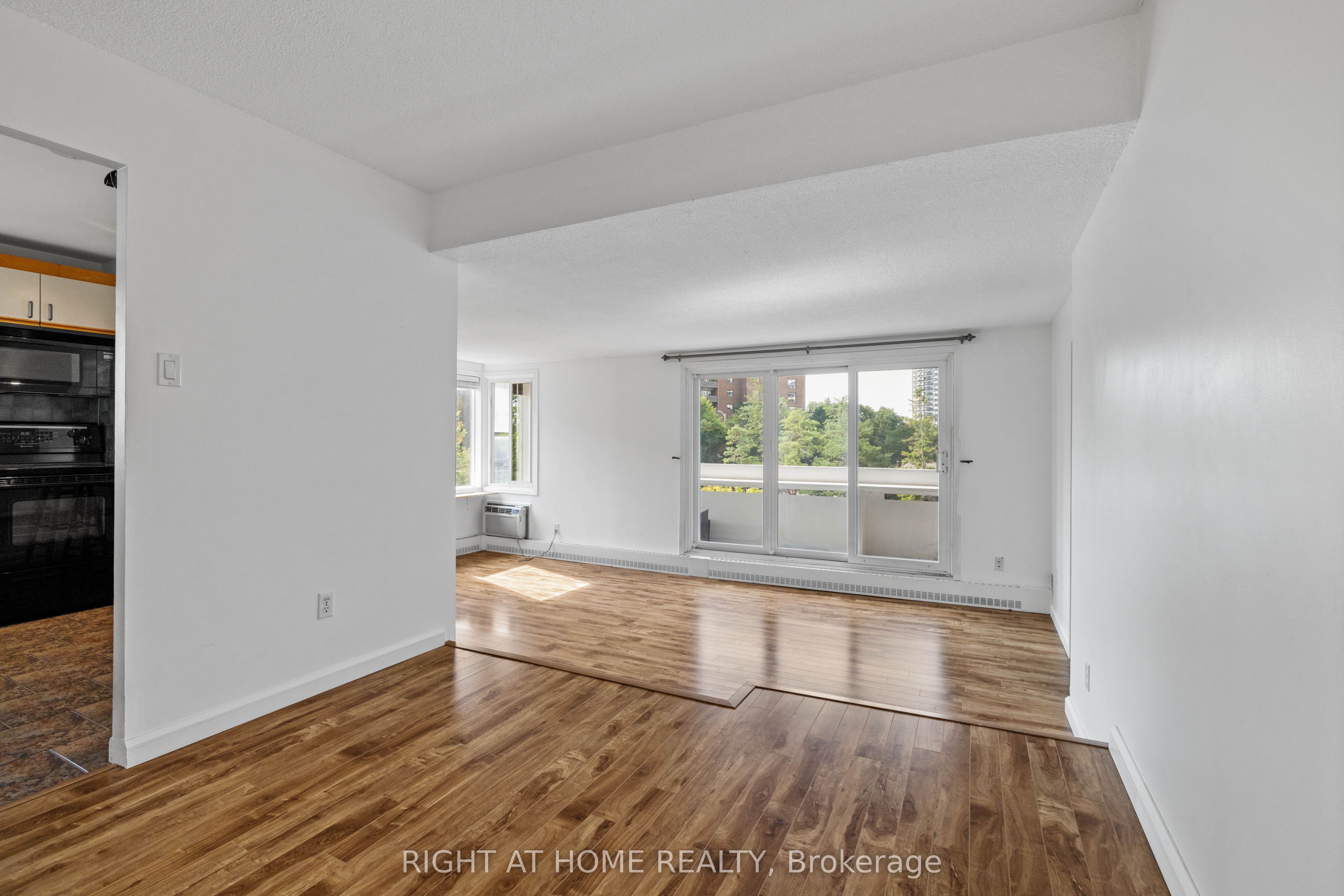1081 Ambleside Drive 306 Property Photo 6