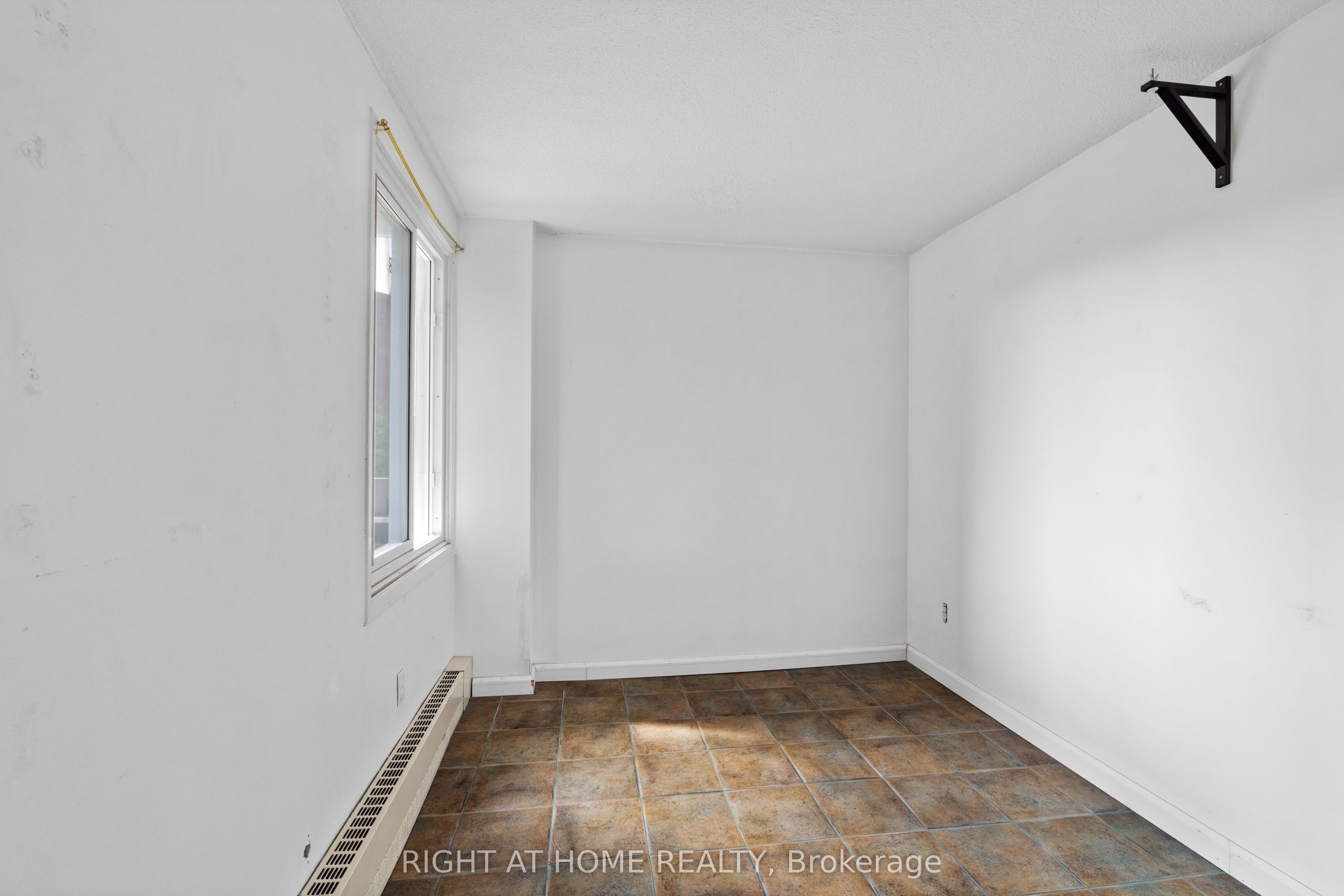 1081 Ambleside Drive 306 Property Photo 14