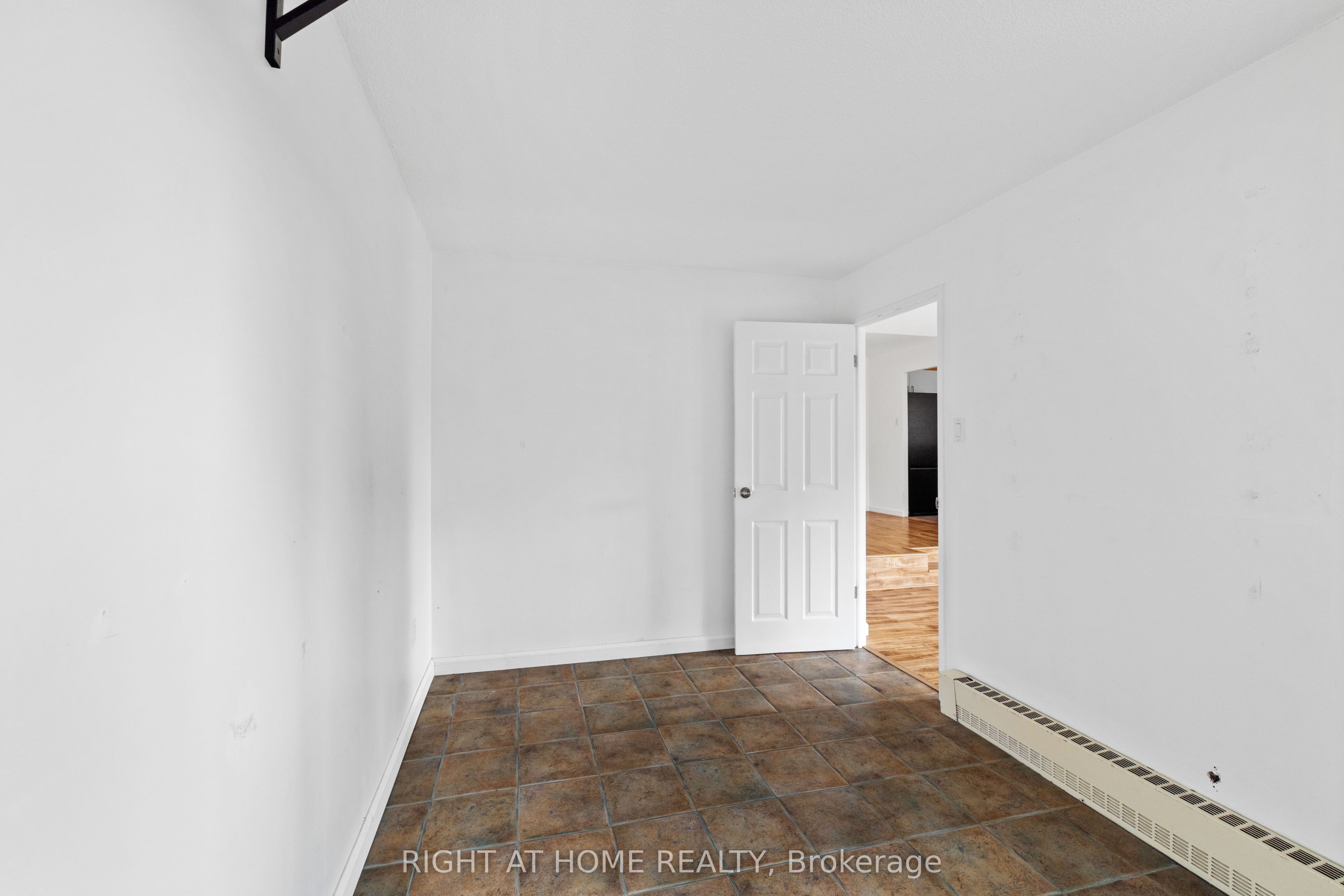 1081 Ambleside Drive 306 Property Photo 15