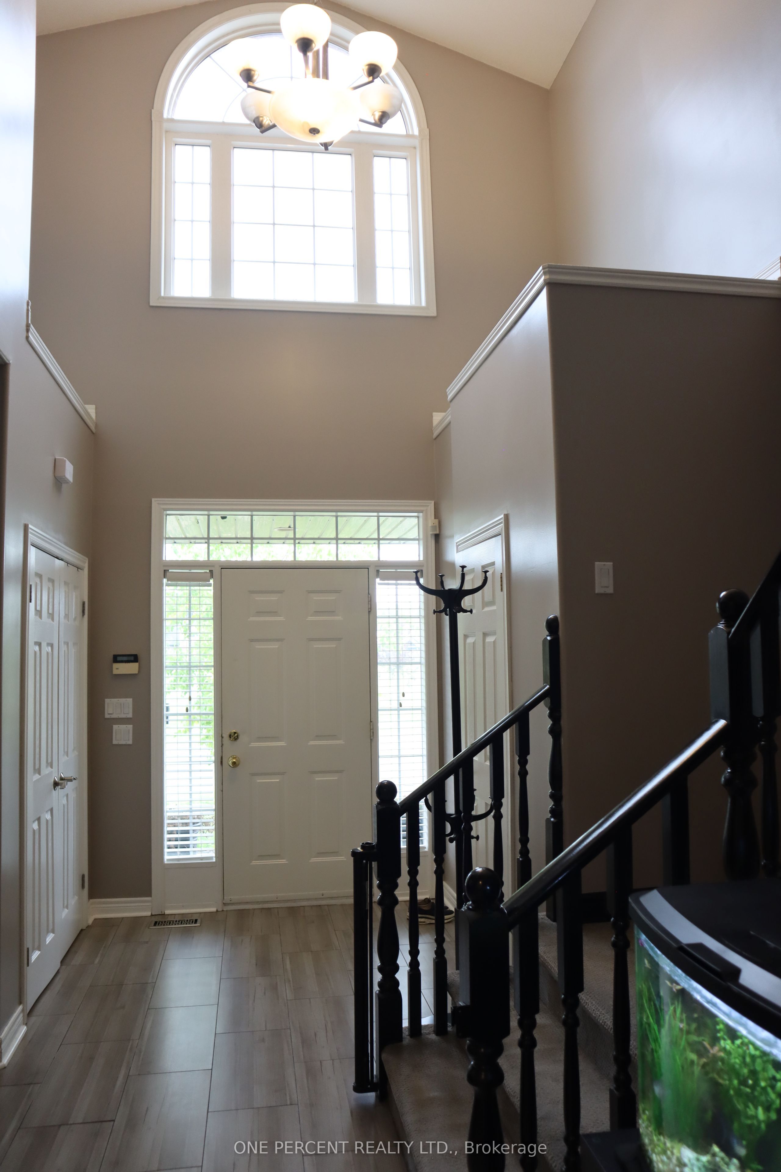 349 Winterberry Boulevard Property Photo 7