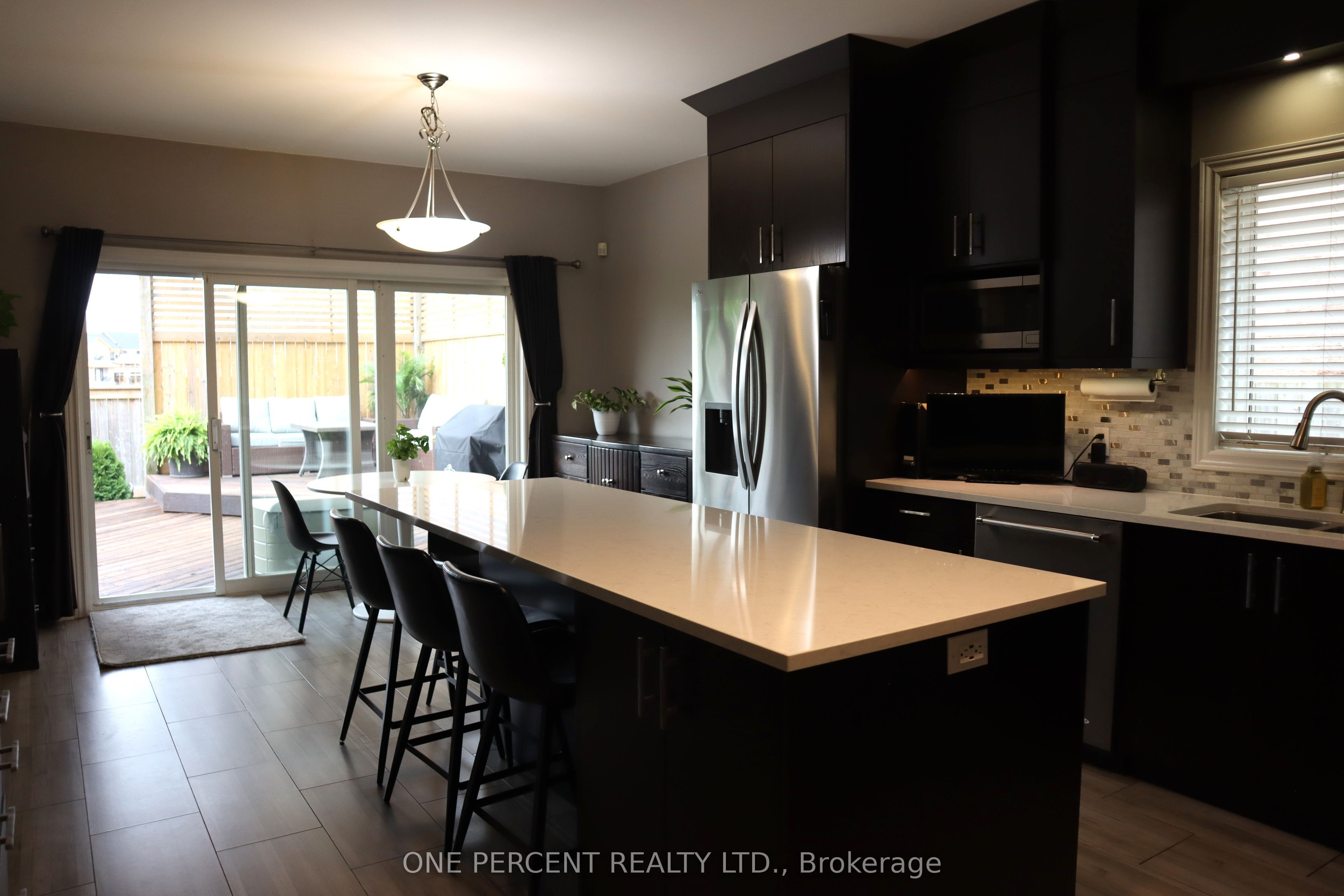 349 Winterberry Boulevard Property Photo 10