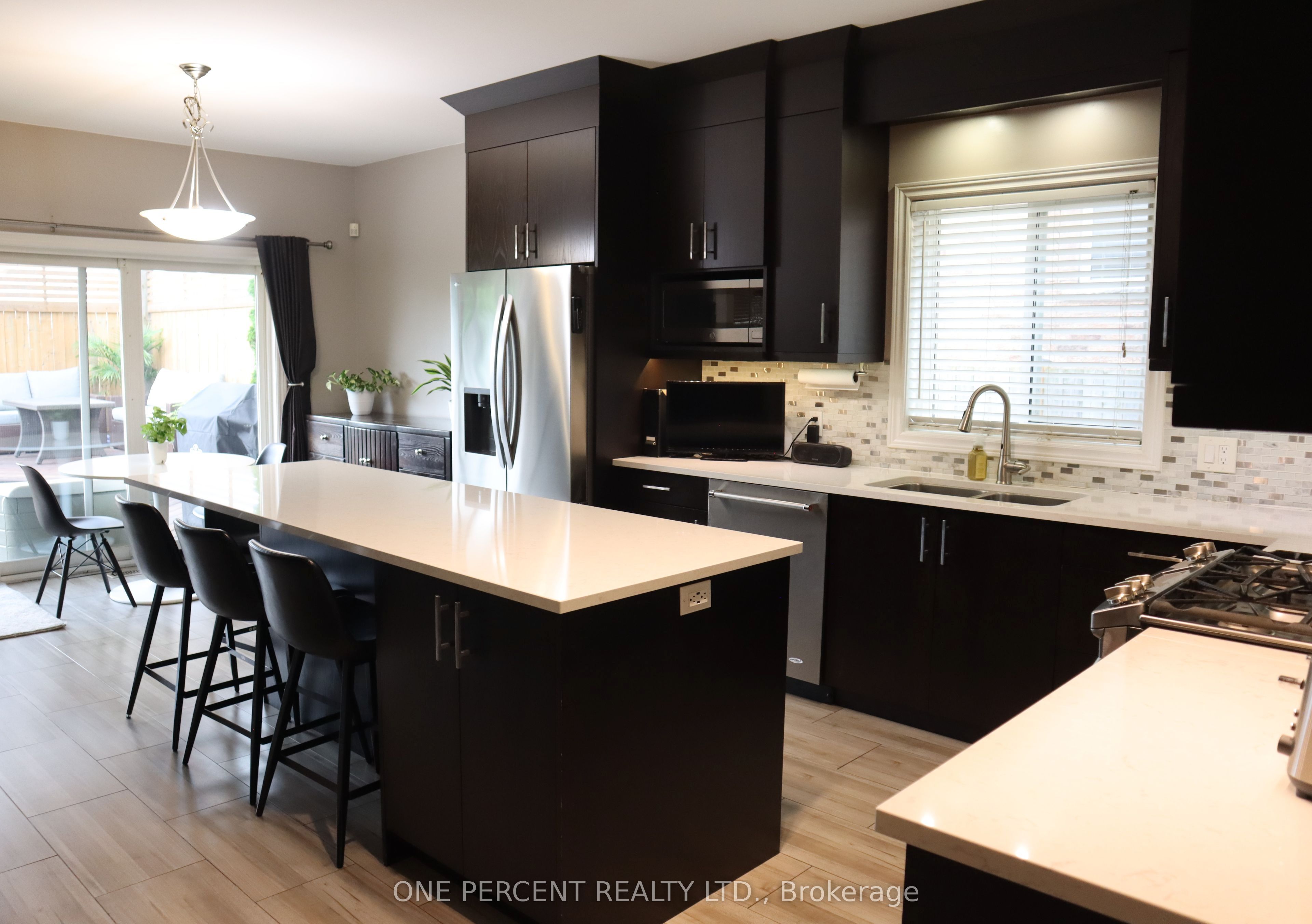 349 Winterberry Boulevard Property Photo 14