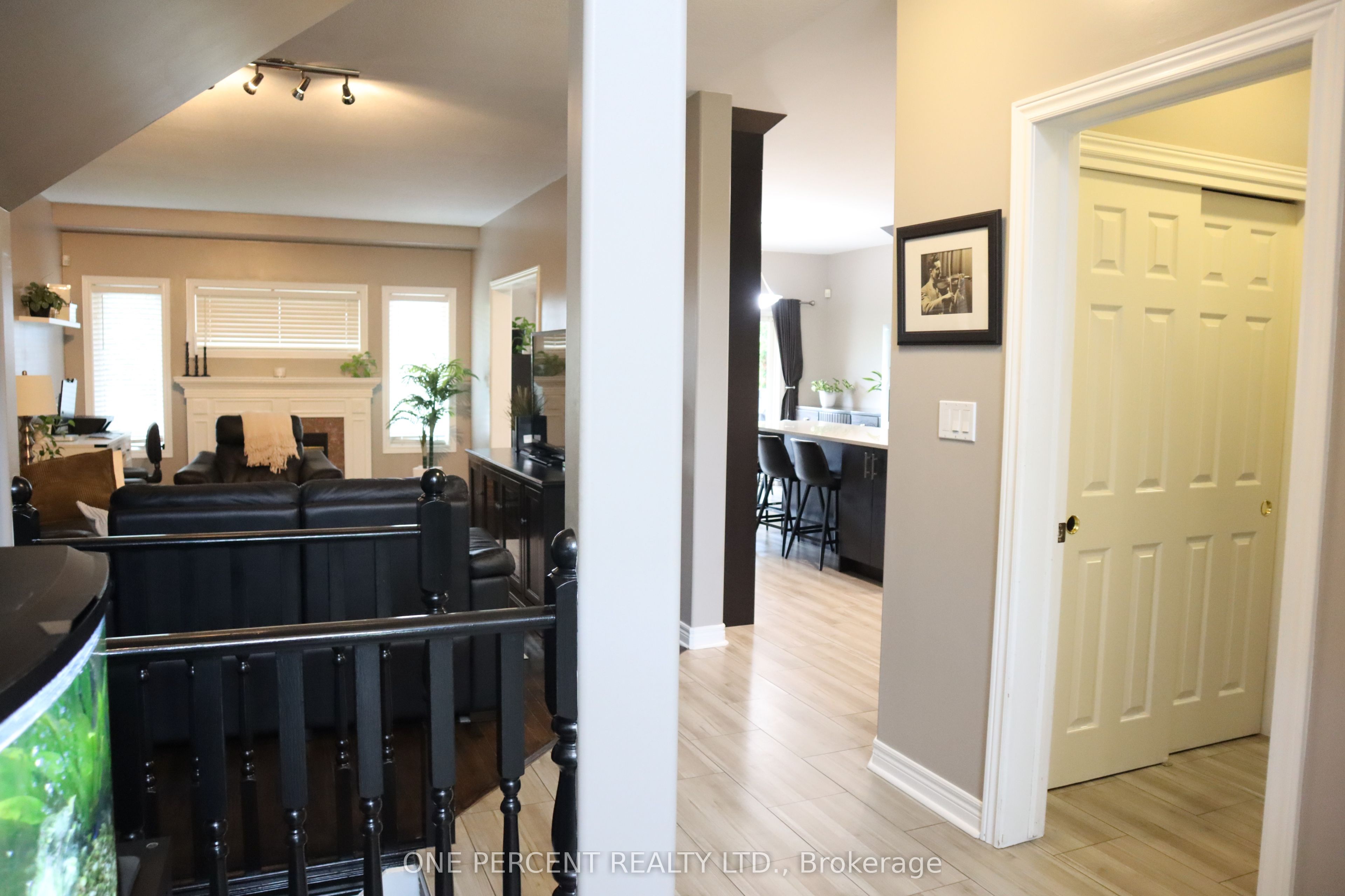 349 Winterberry Boulevard Property Photo 18