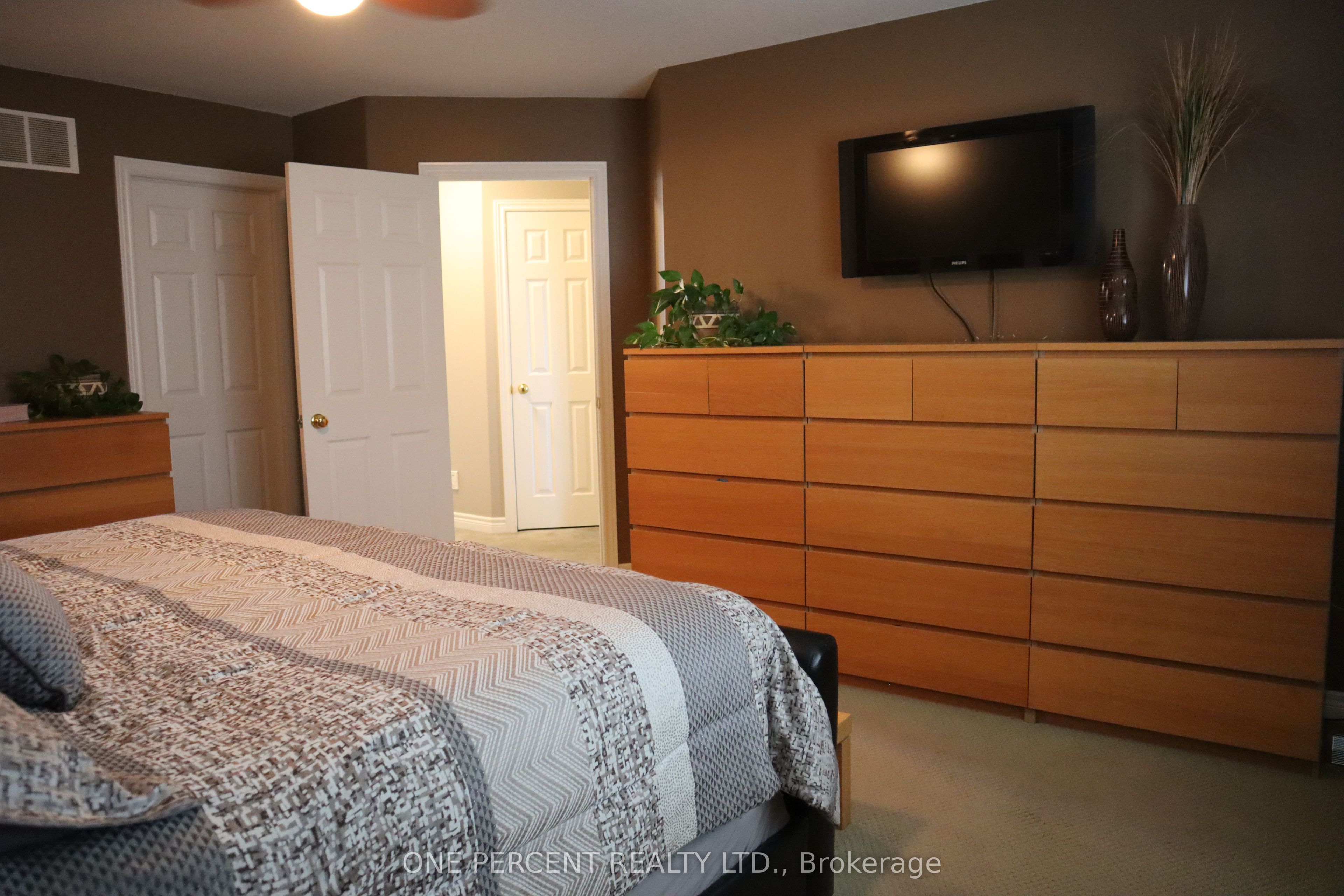 349 Winterberry Boulevard Property Photo 22