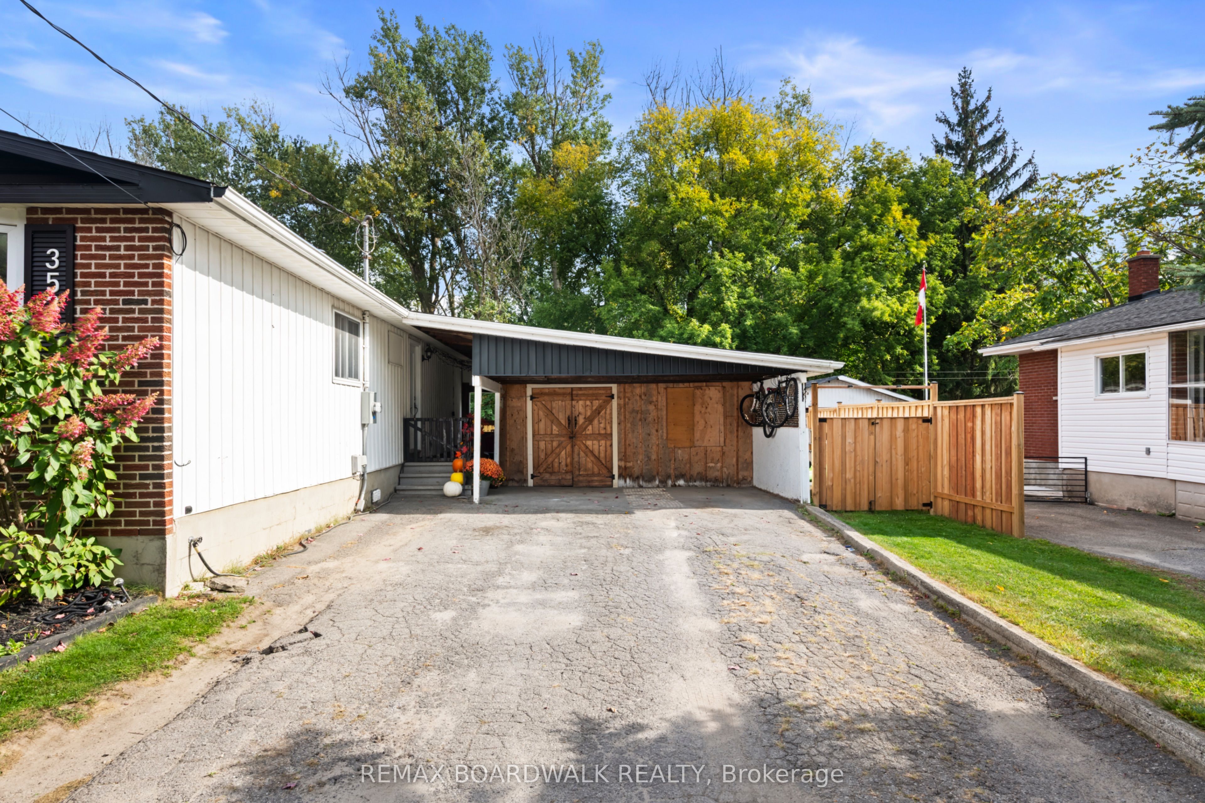 353 Churchill Road E Property Photo 5