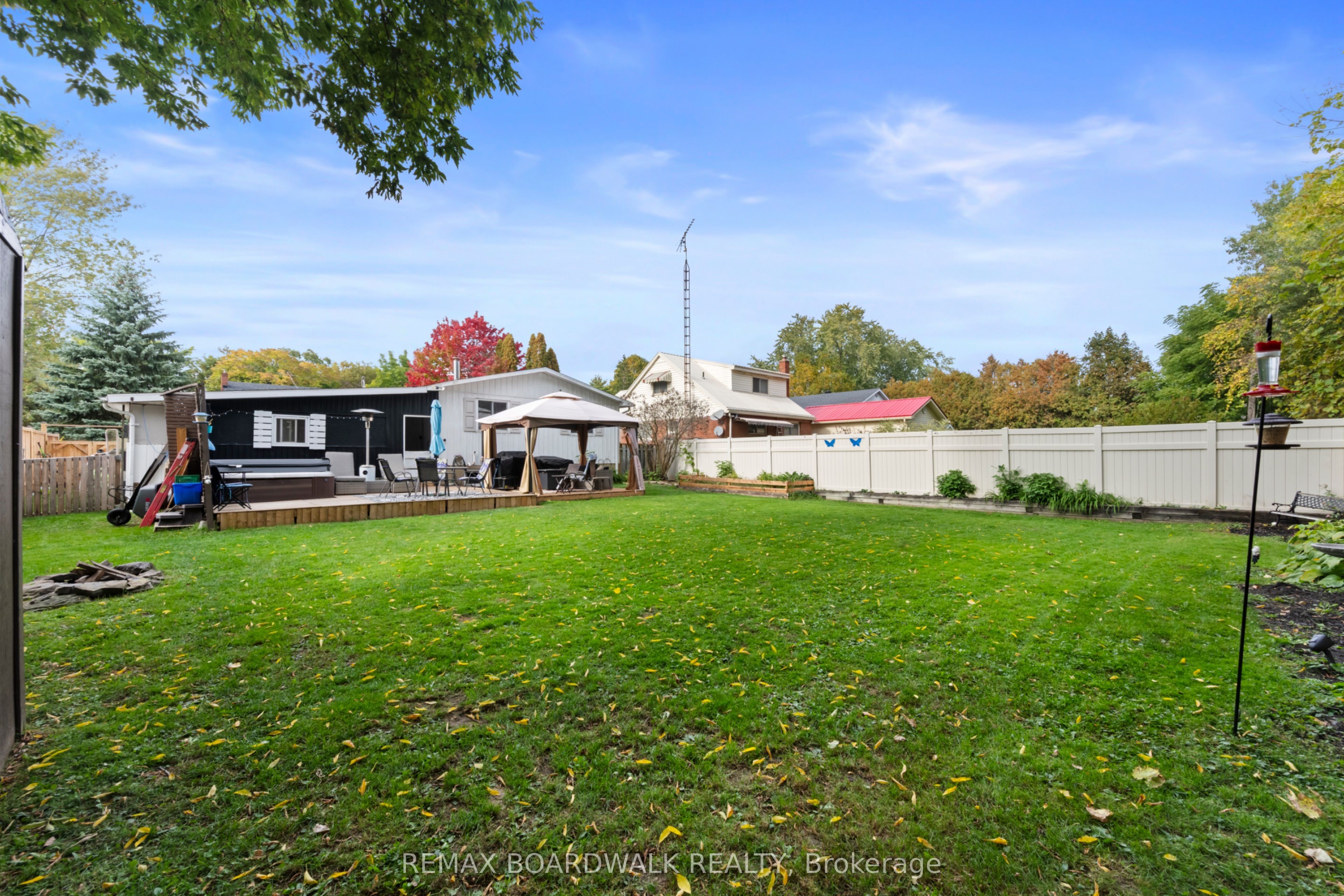 353 Churchill Road E Property Photo 7