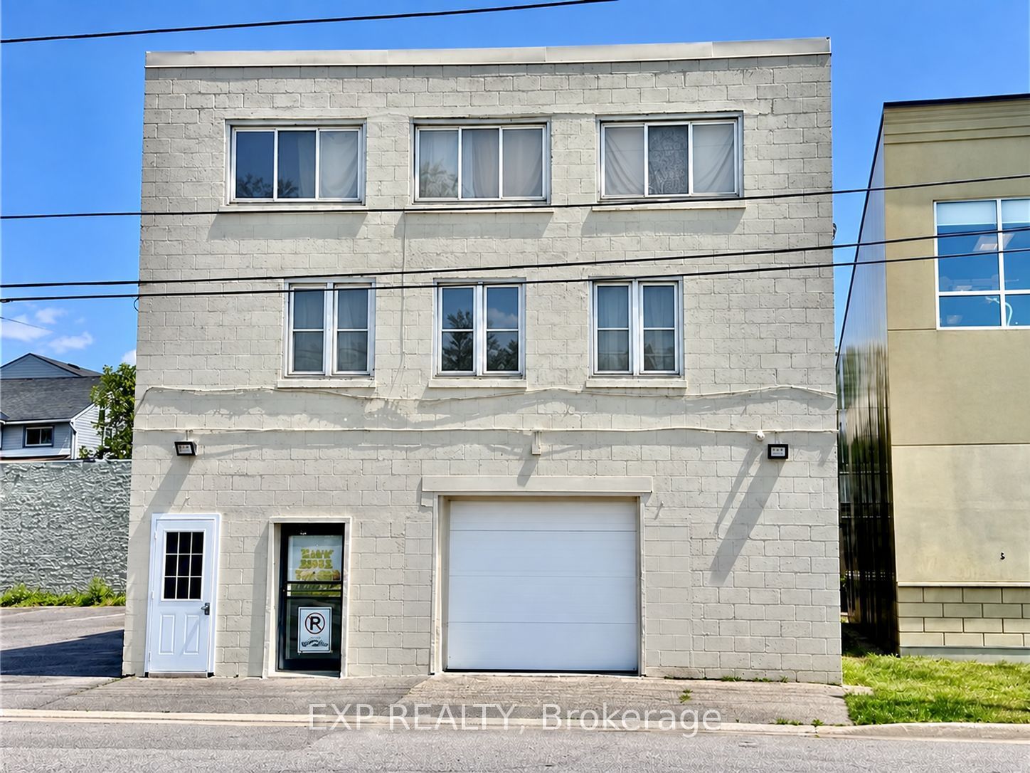 447 Main Street E Property Photo 2