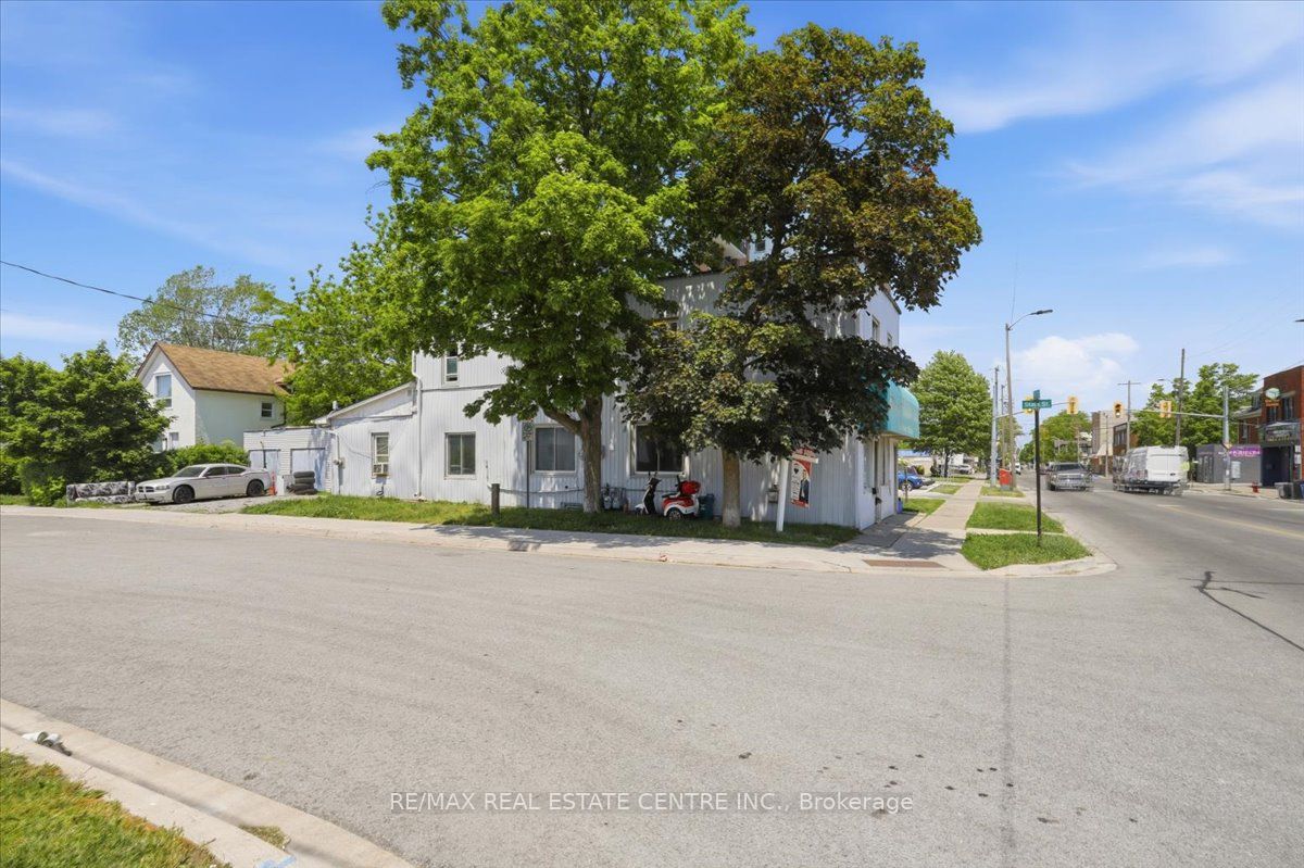 233 King Street Property Photo 4