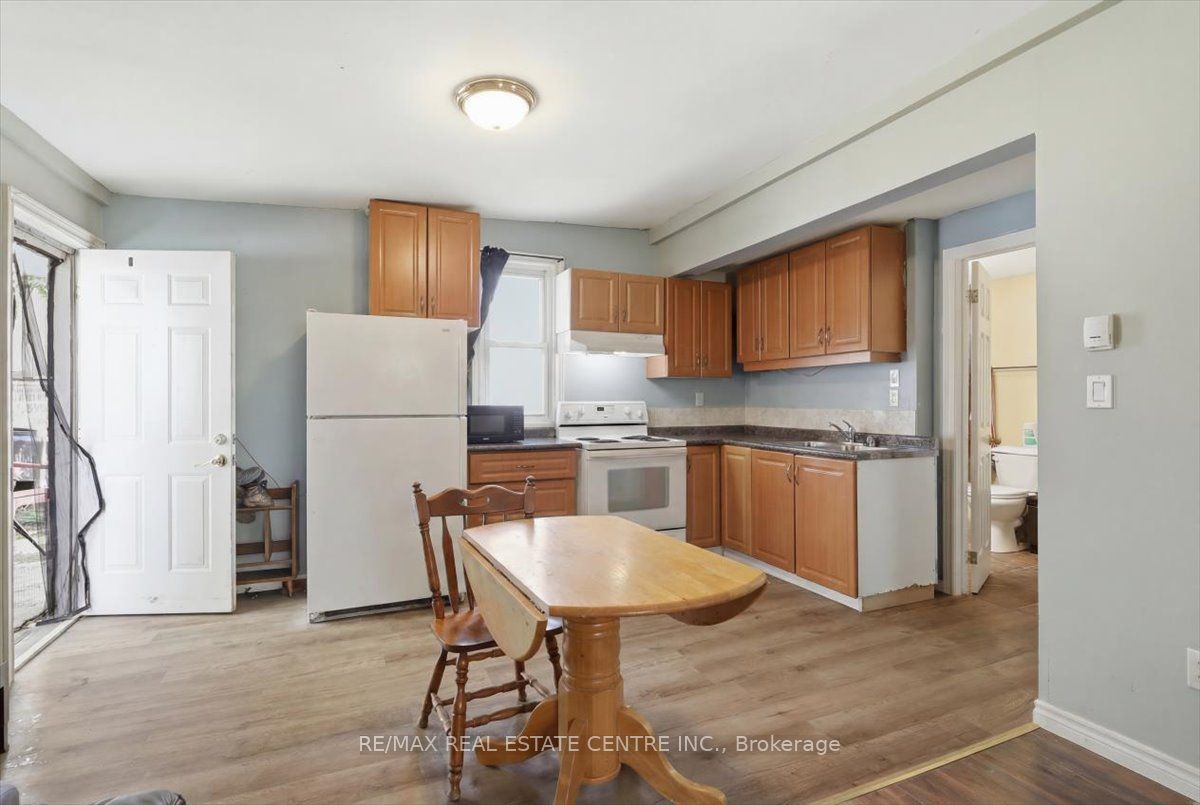 233 King Street Property Photo 6