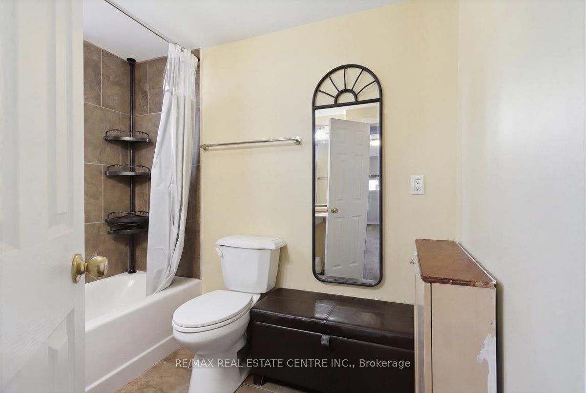 233 King Street Property Photo 9