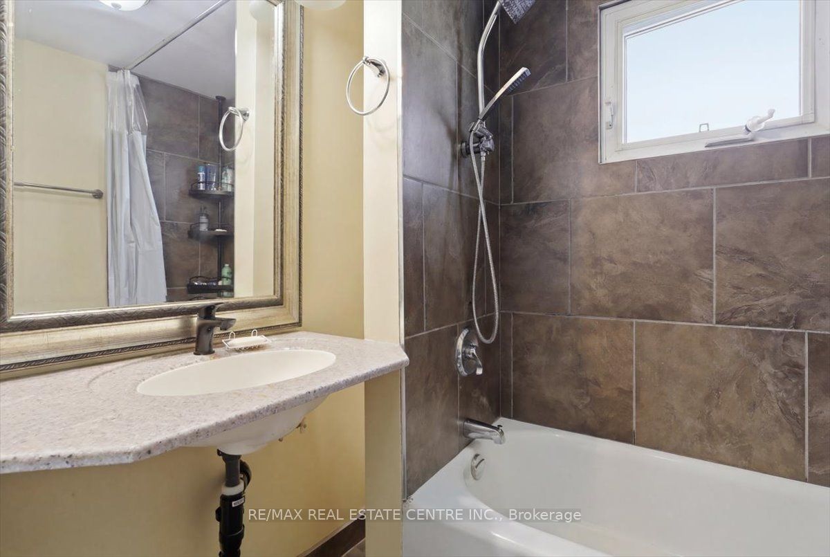 233 King Street Property Photo 10