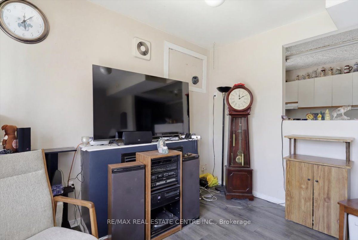 233 King Street Property Photo 11