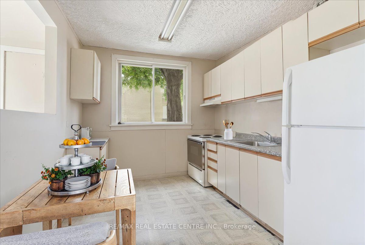 233 King Street Property Photo 13