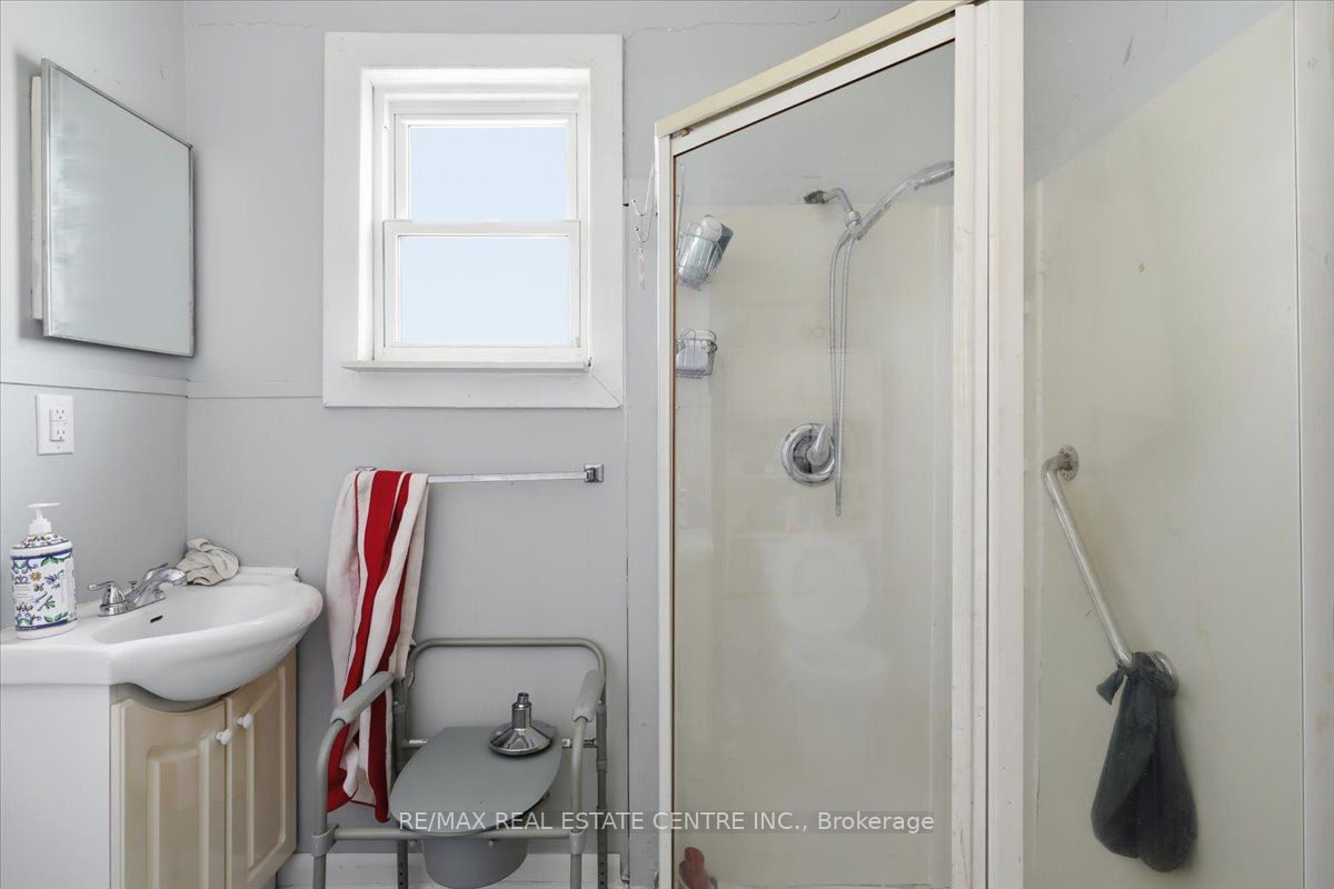233 King Street Property Photo 14