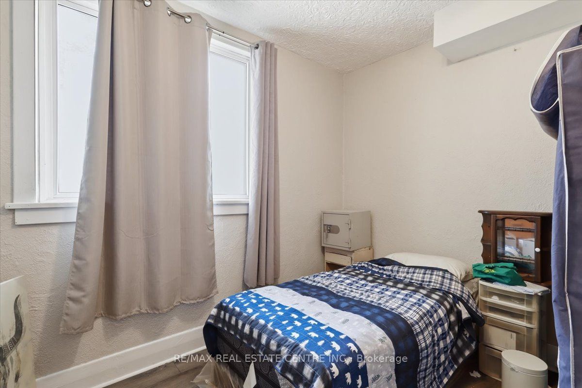 233 King Street Property Photo 15