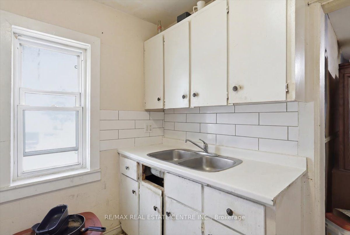 233 King Street Property Photo 19
