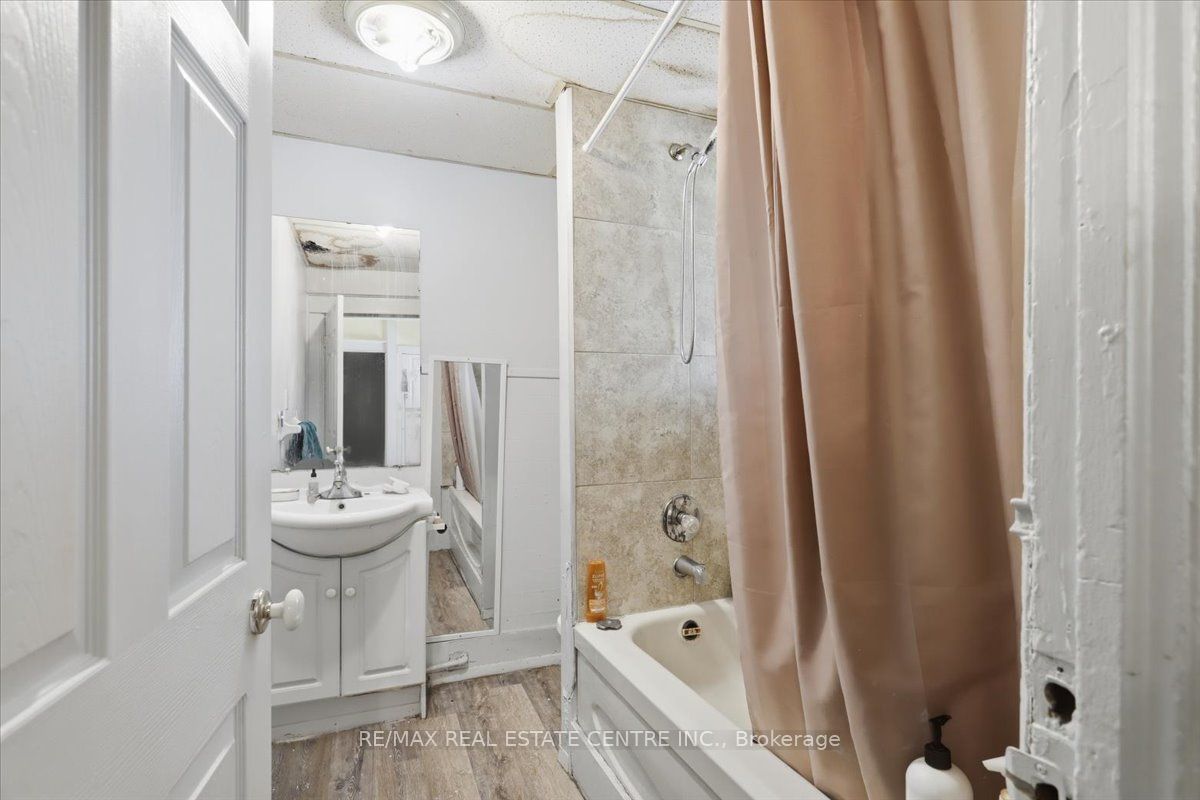 233 King Street Property Photo 22