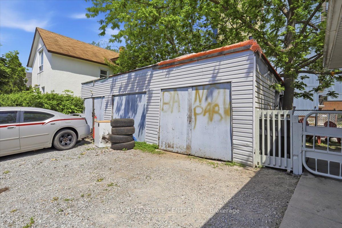 233 King Street Property Photo 24